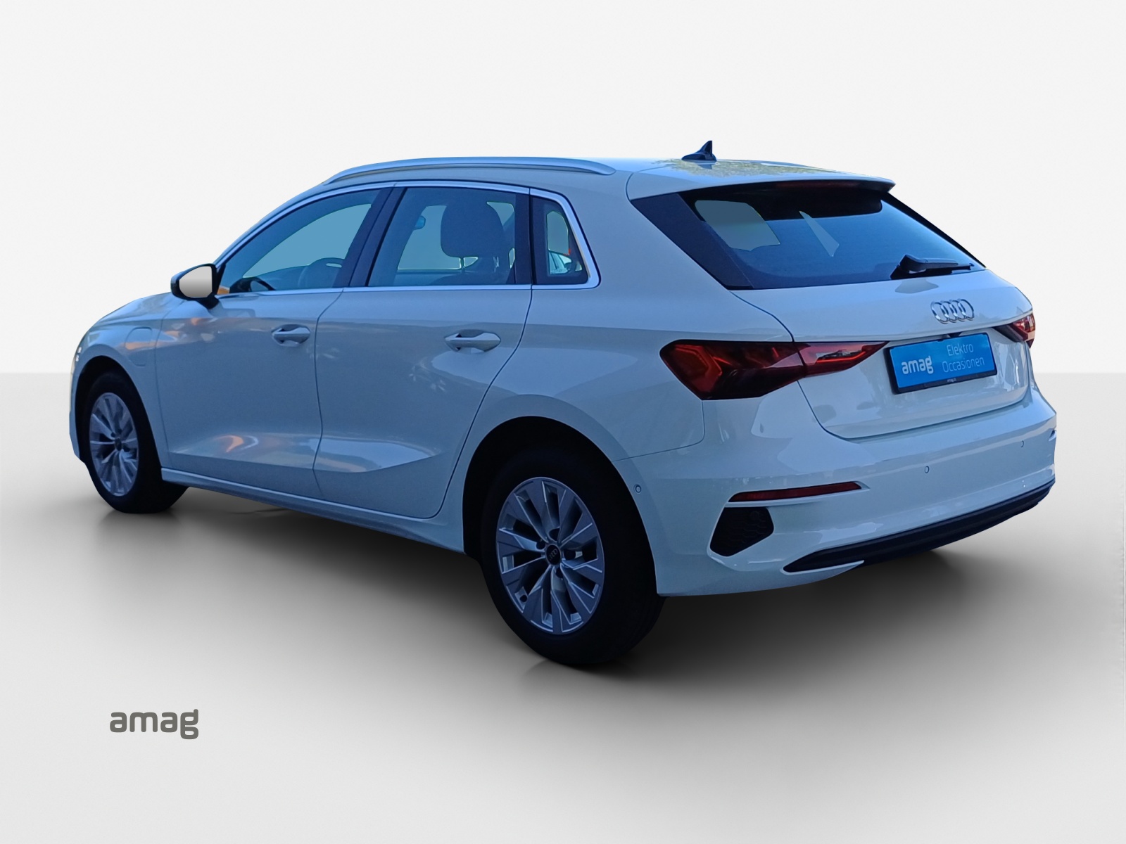 AUDI A3 Sportback 40 TFSI e Attraction S-tronic-image-2