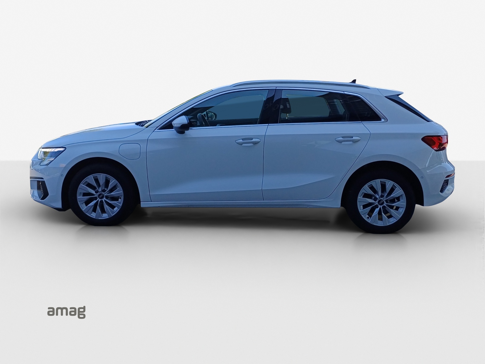 AUDI A3 Sportback 40 TFSI e Attraction S-tronic-image-1