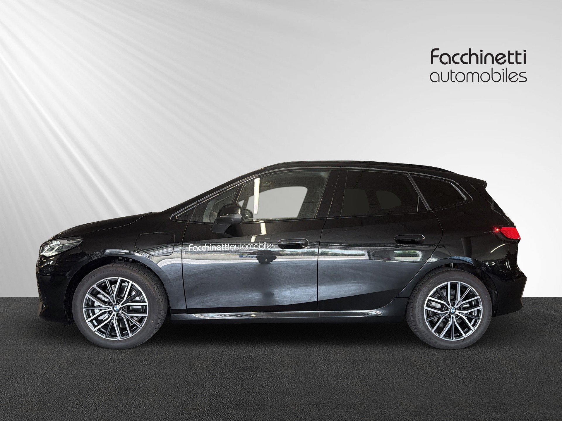 BMW 230e xDrive Active Tourer M Sport-image-1