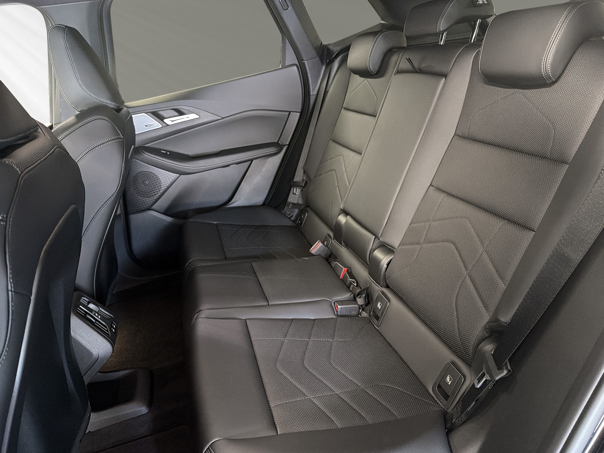 BMW 230e xDrive Active Tourer M Sport-image-6