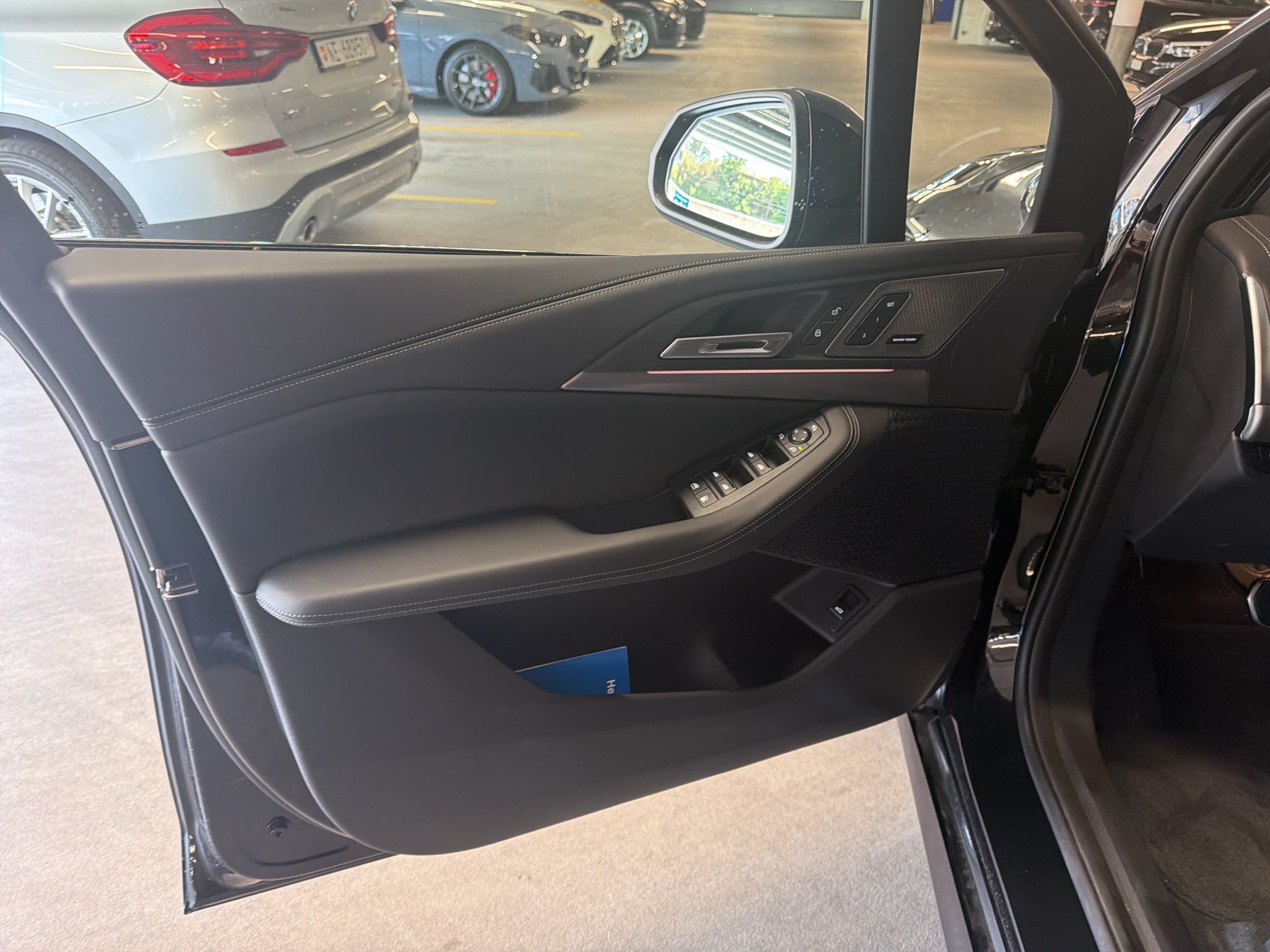 BMW 230e xDrive Active Tourer M Sport-image-16
