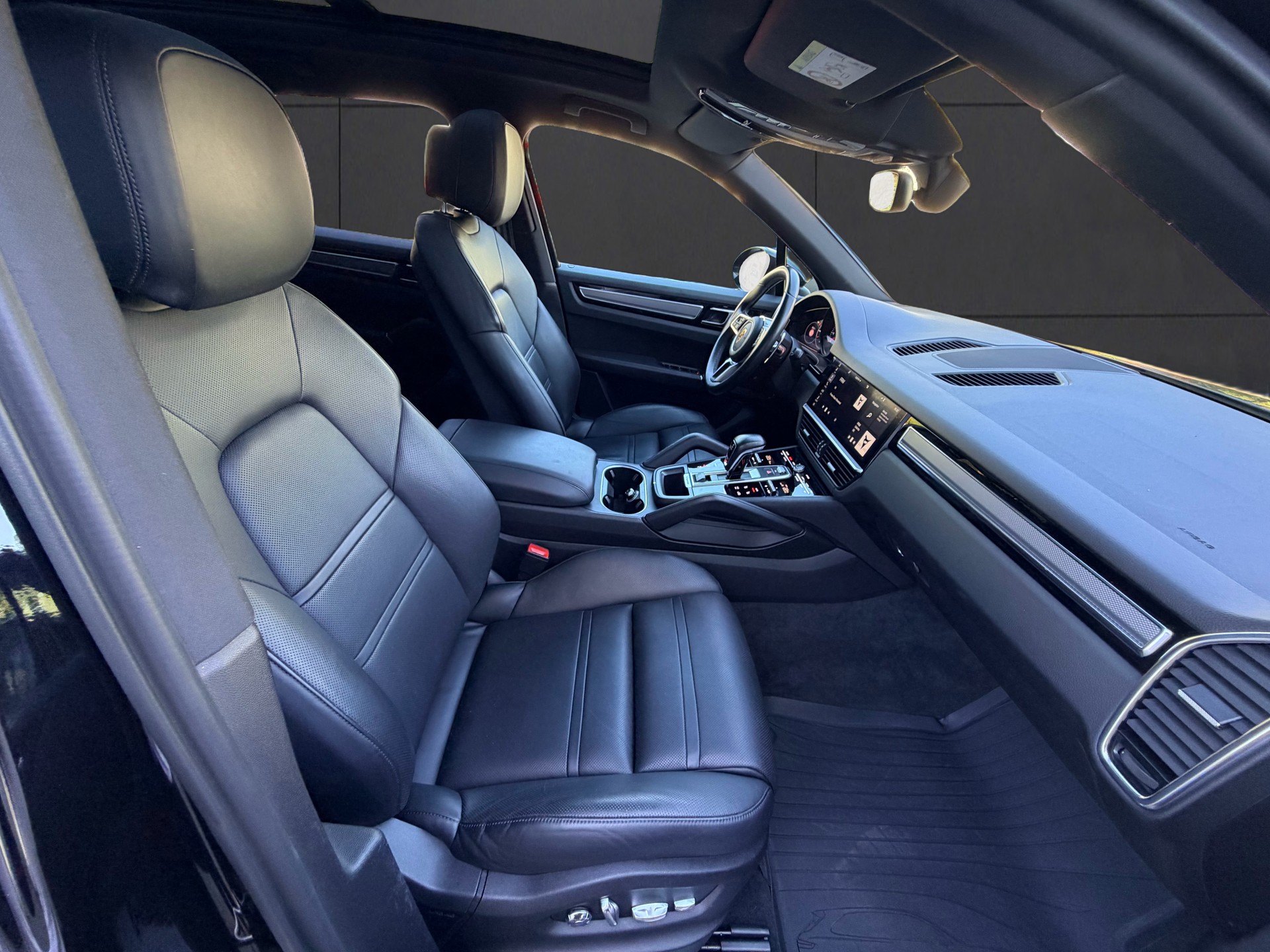 PORSCHE Cayenne-image-13