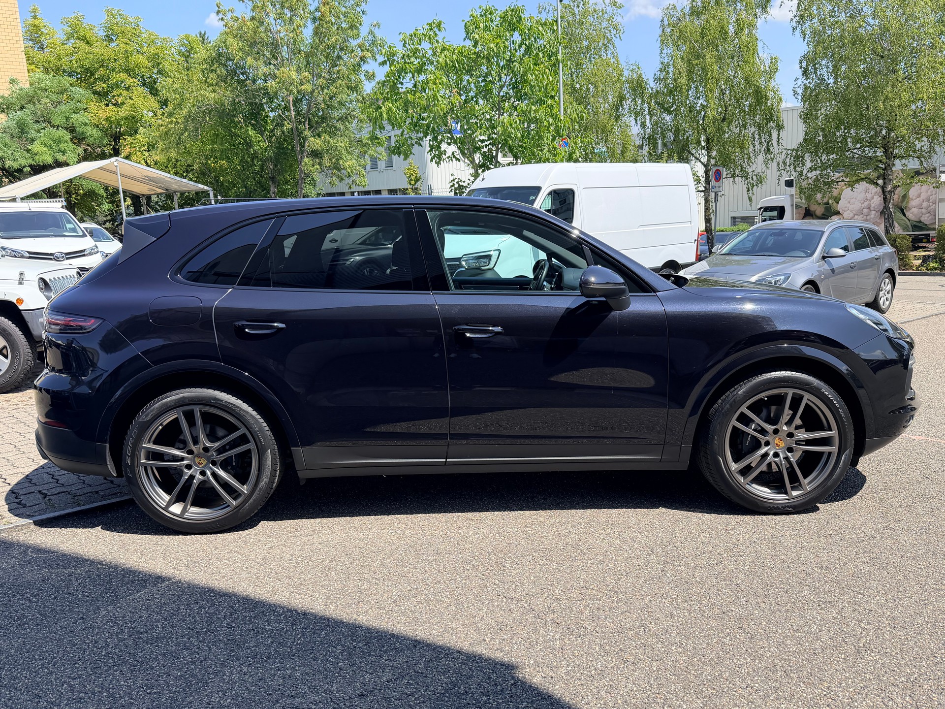 PORSCHE Cayenne-image-1