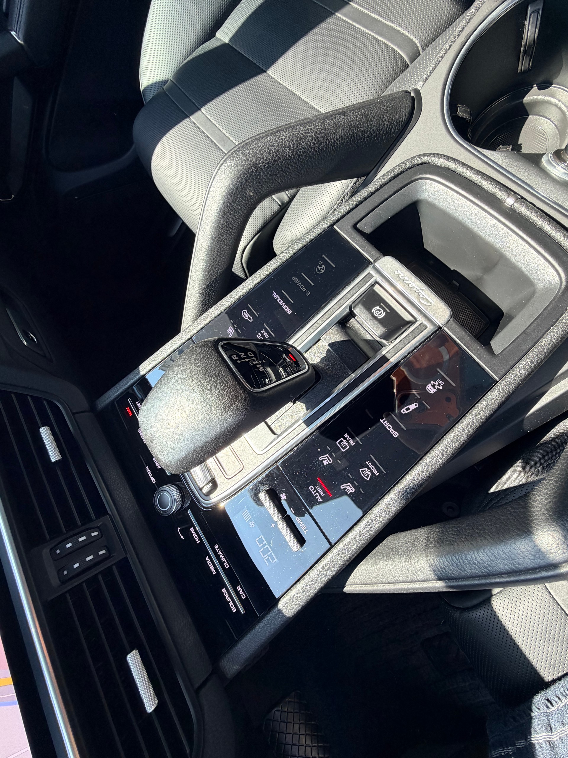 PORSCHE Cayenne-image-11