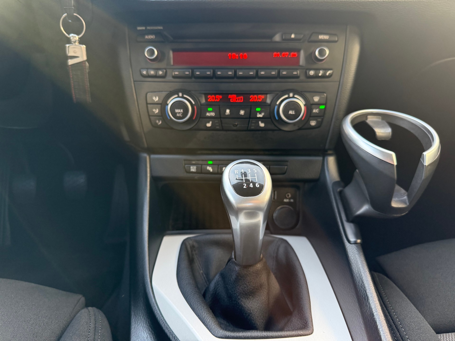 BMW X1 xDrive 18d-image-17