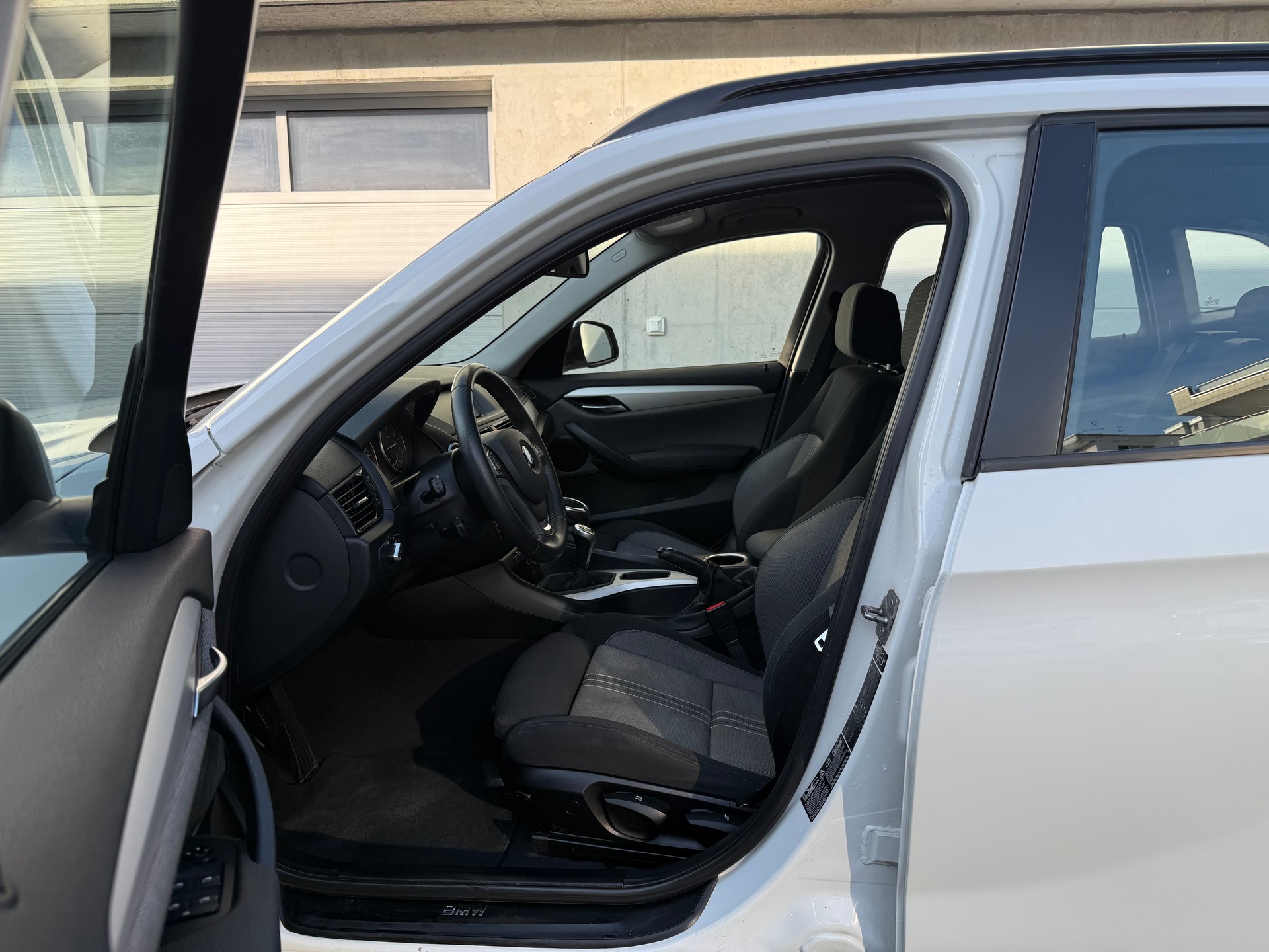 BMW X1 xDrive 18d-image-9