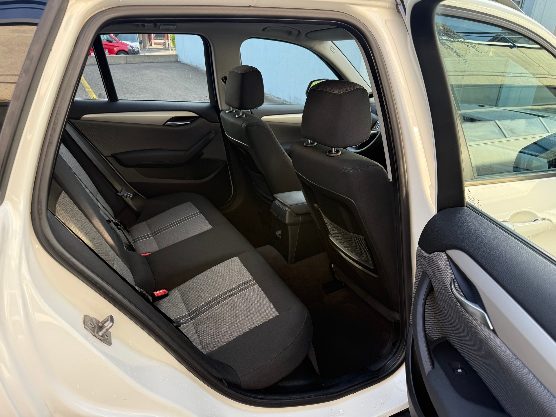 BMW X1 xDrive 18d-image-22