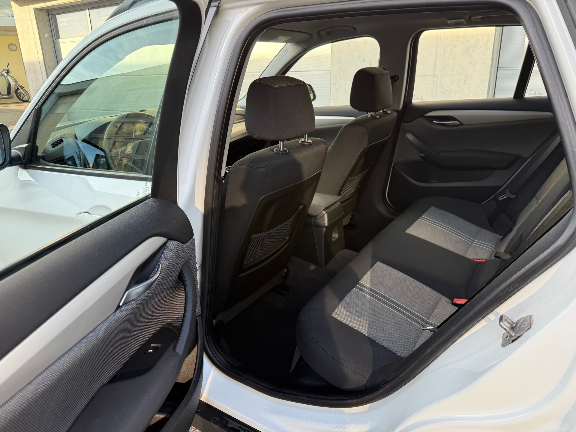 BMW X1 xDrive 18d-image-21