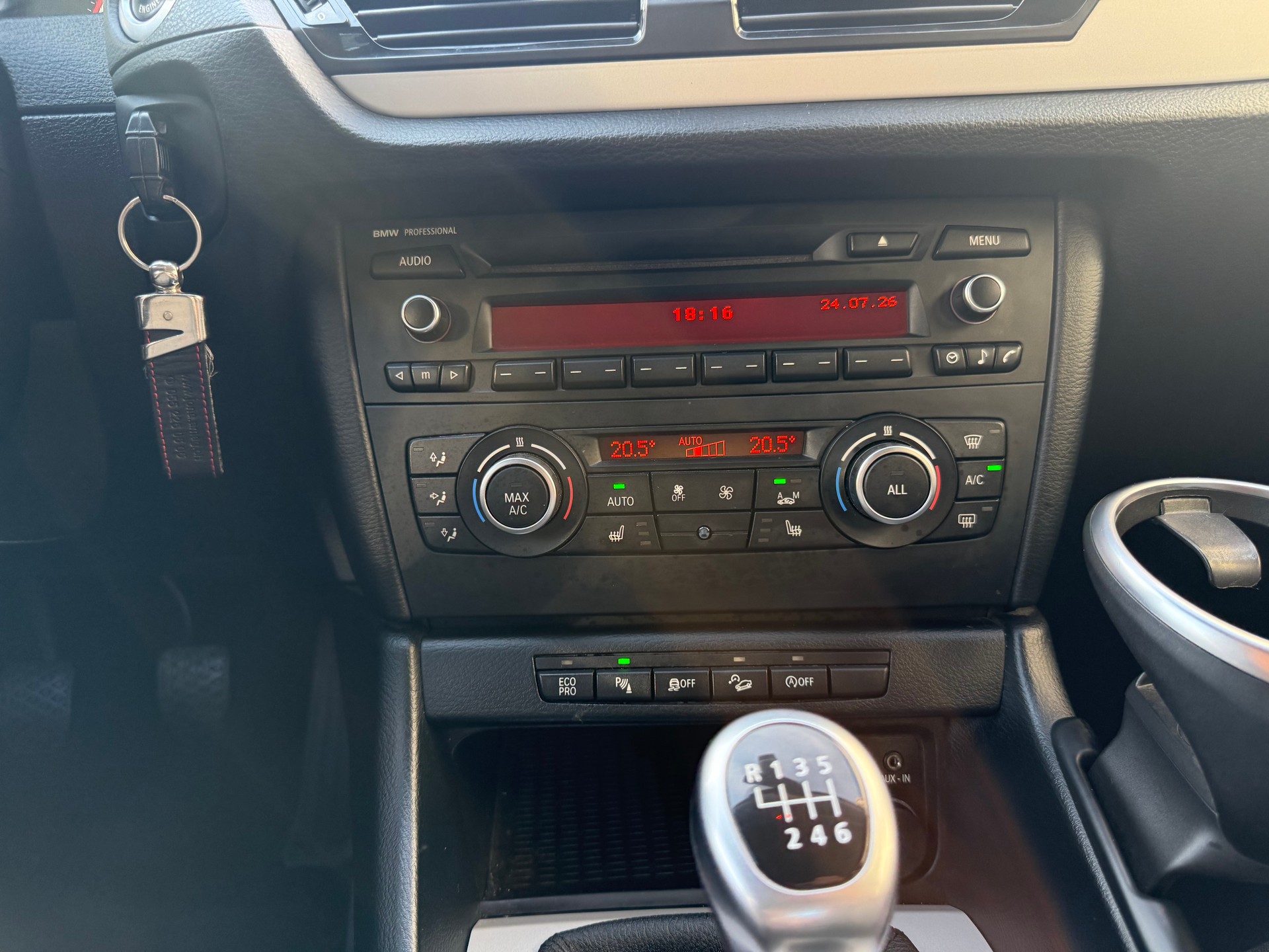 BMW X1 xDrive 18d-image-16