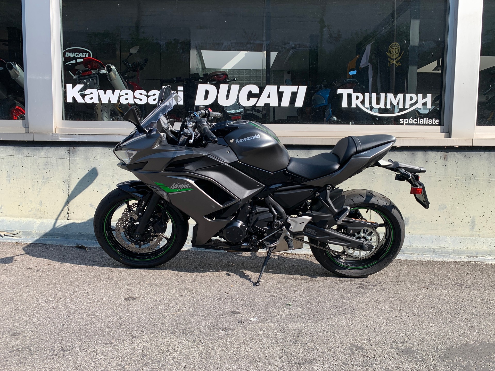 KAWASAKI Ninja 650 (35kW)-showroom-element-1
