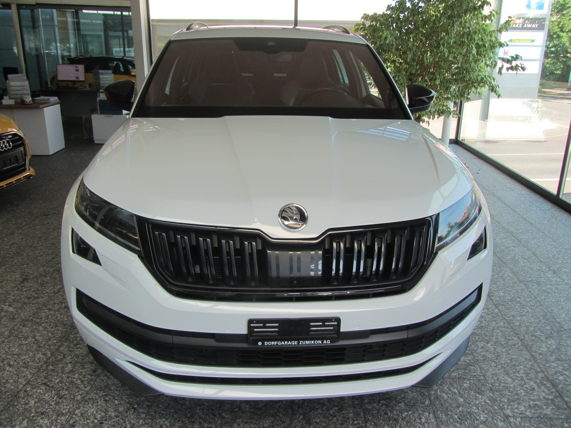 SKODA Kodiaq 2.0 TSI 4x4 Sport Line-image-2