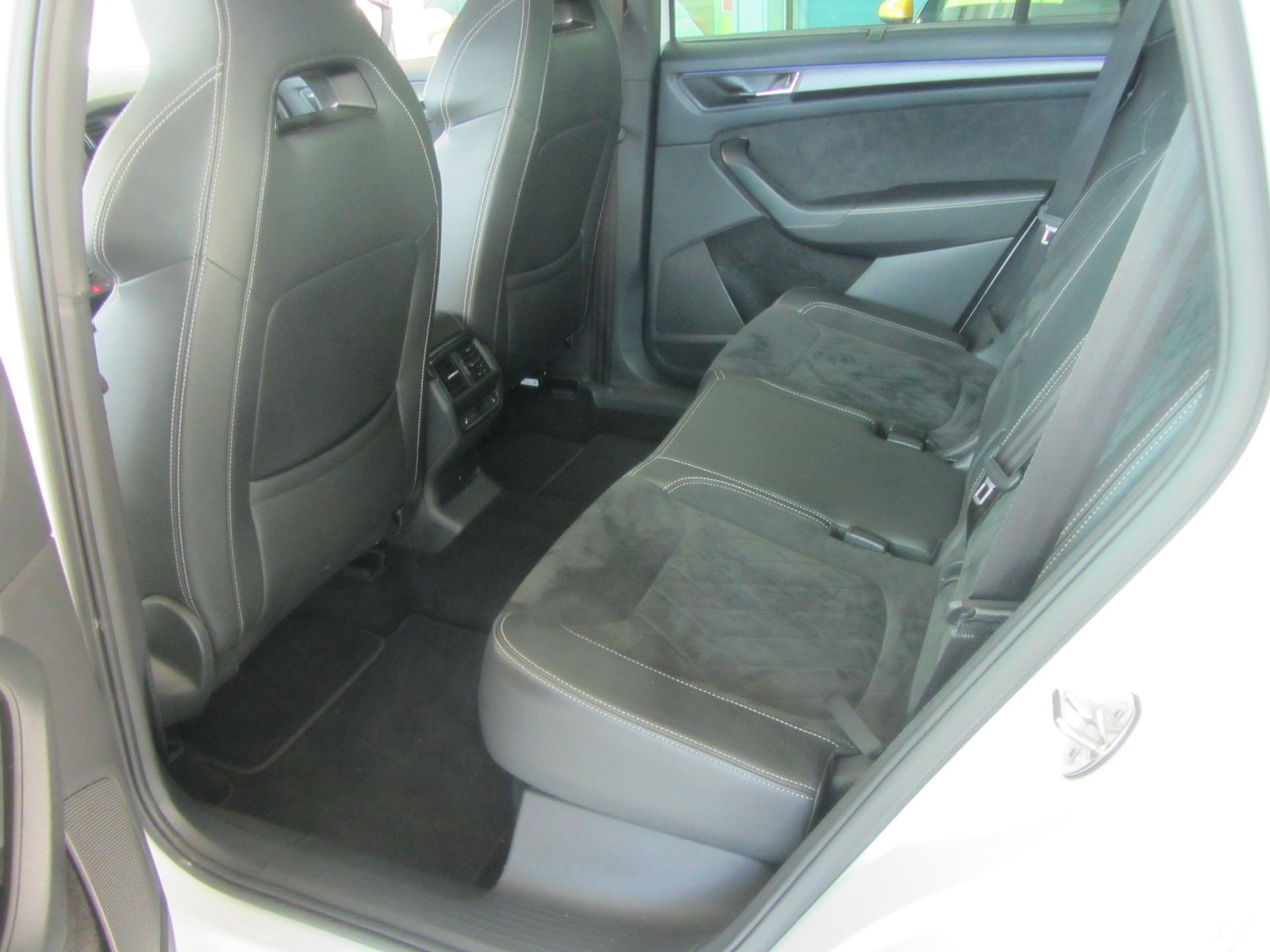 SKODA Kodiaq 2.0 TSI 4x4 Sport Line-image-5