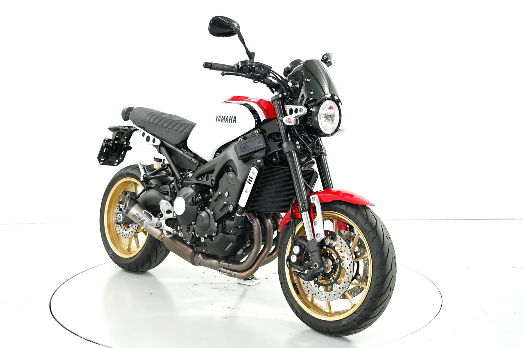 YAMAHA XSR 900 ABS-showroom-element-1