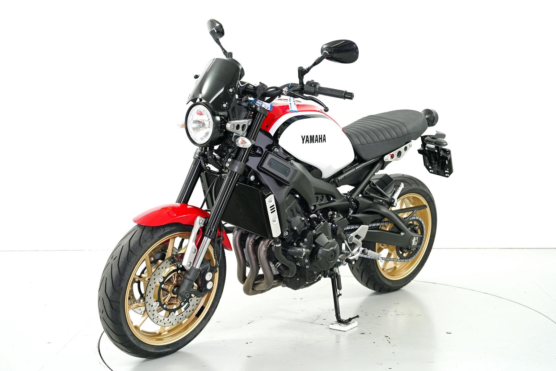 YAMAHA XSR 900 ABS-showroom-element-2