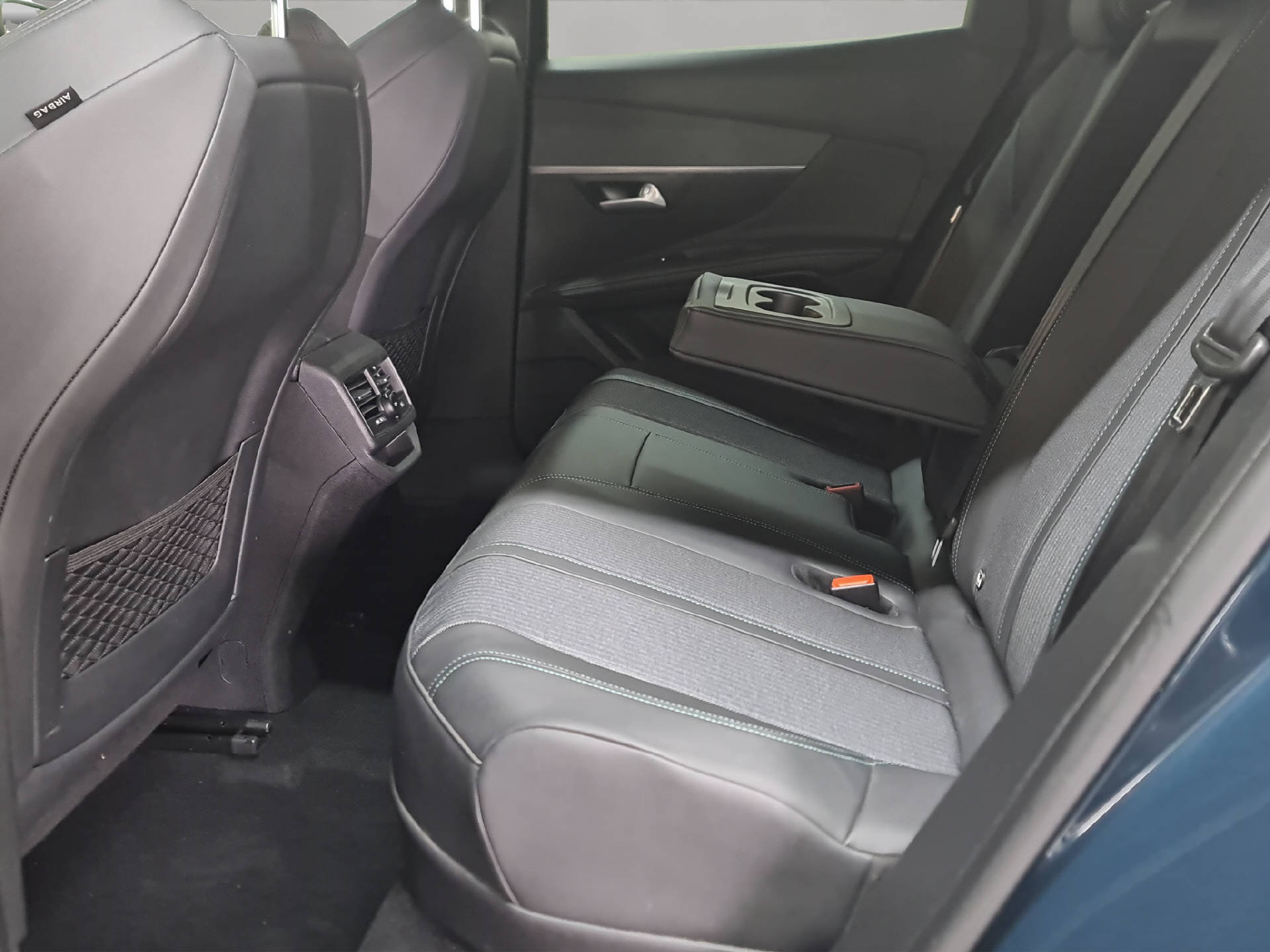 PEUGEOT 308 1.2 Hybrid Allure-image-10