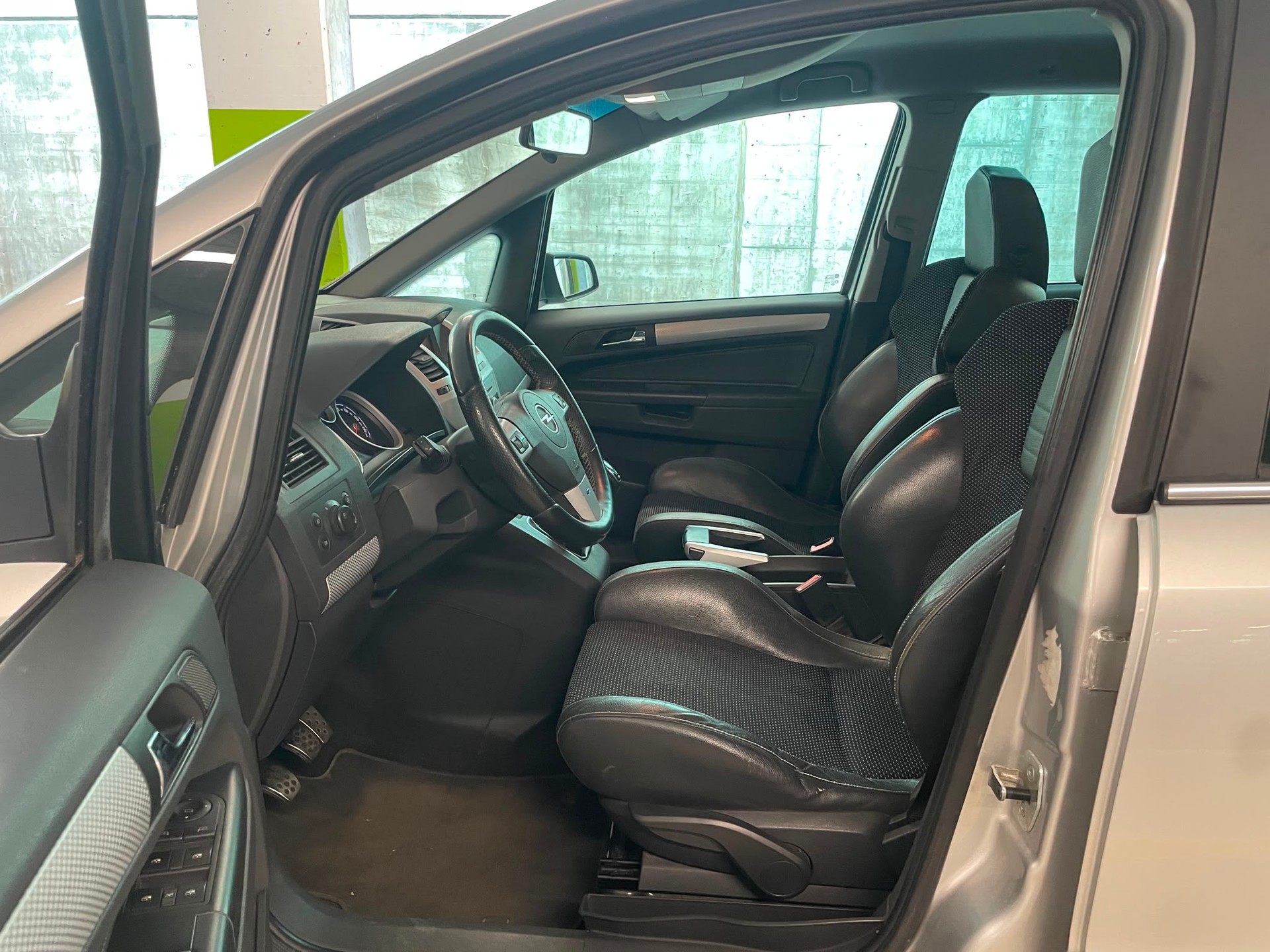 OPEL Zafira 2.0i 16V Turbo OPC // MFK NEU-image-8