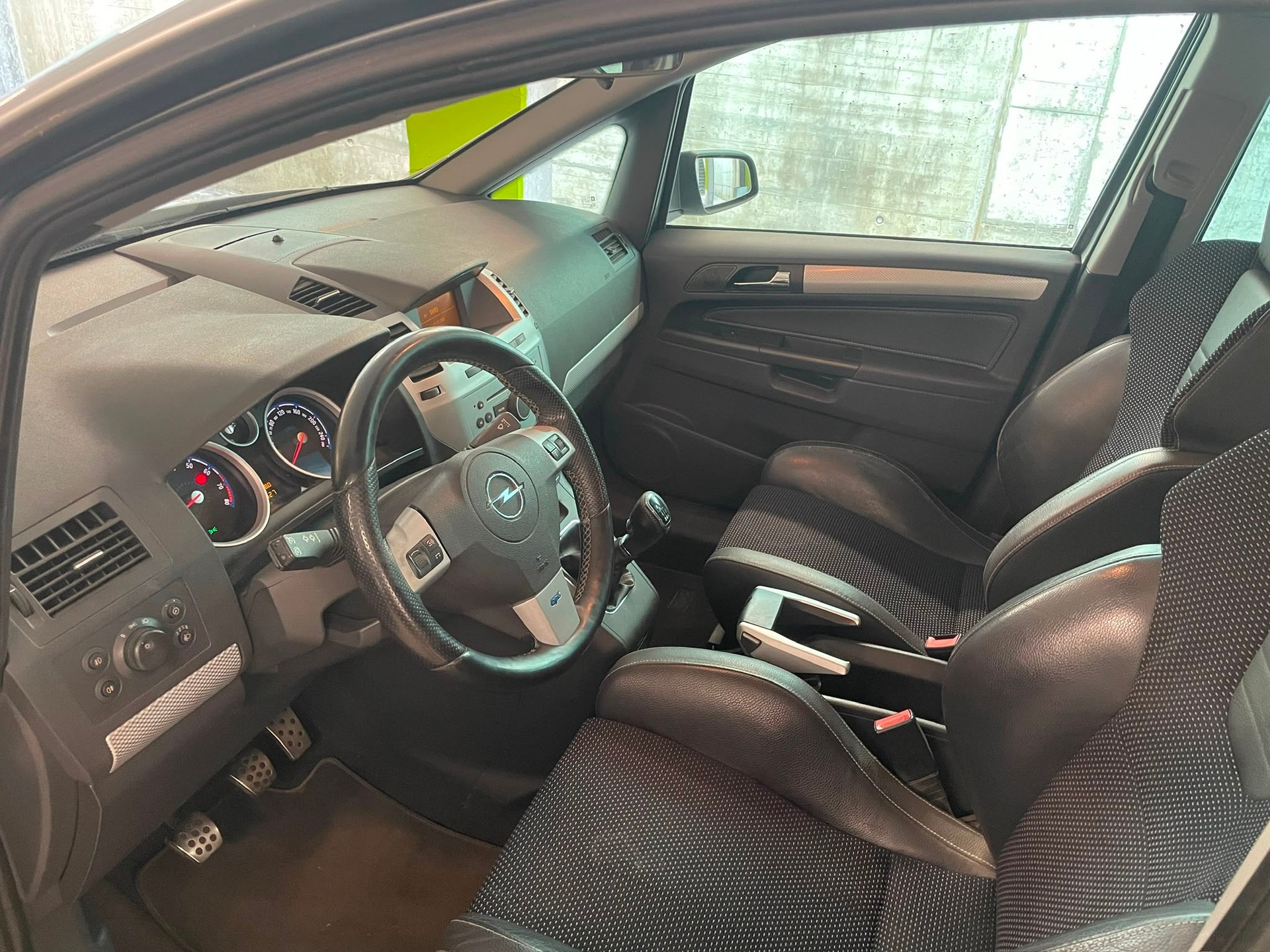 OPEL Zafira 2.0i 16V Turbo OPC // MFK NEU-image-12