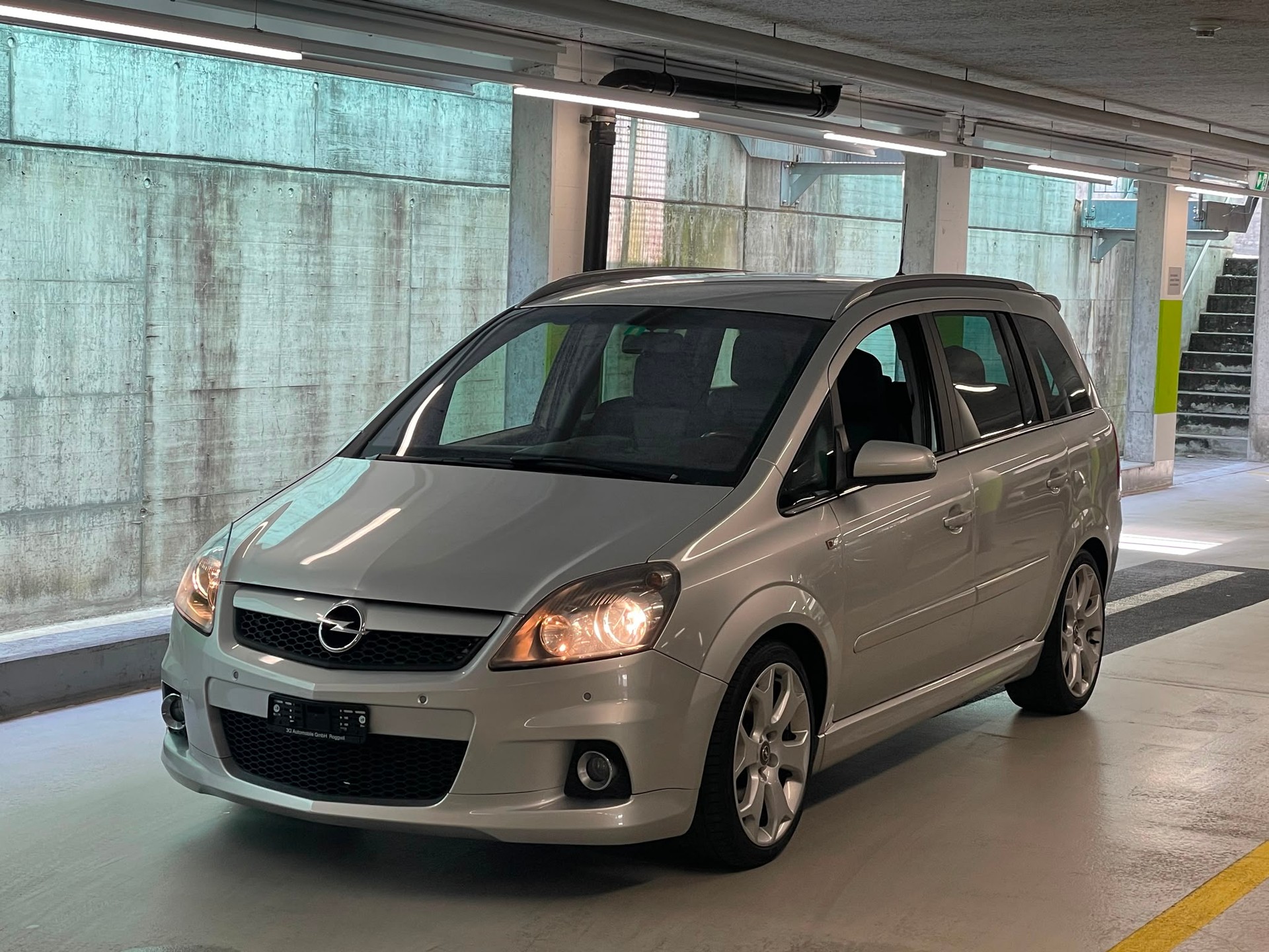 OPEL Zafira 2.0i 16V Turbo OPC // MFK NEU-image-1
