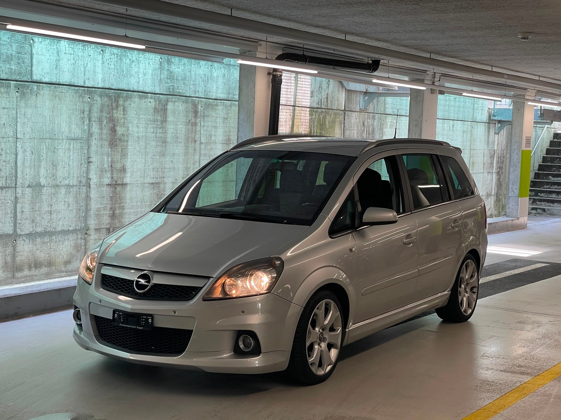 OPEL Zafira 2.0i 16V Turbo OPC // MFK NEU-image-3