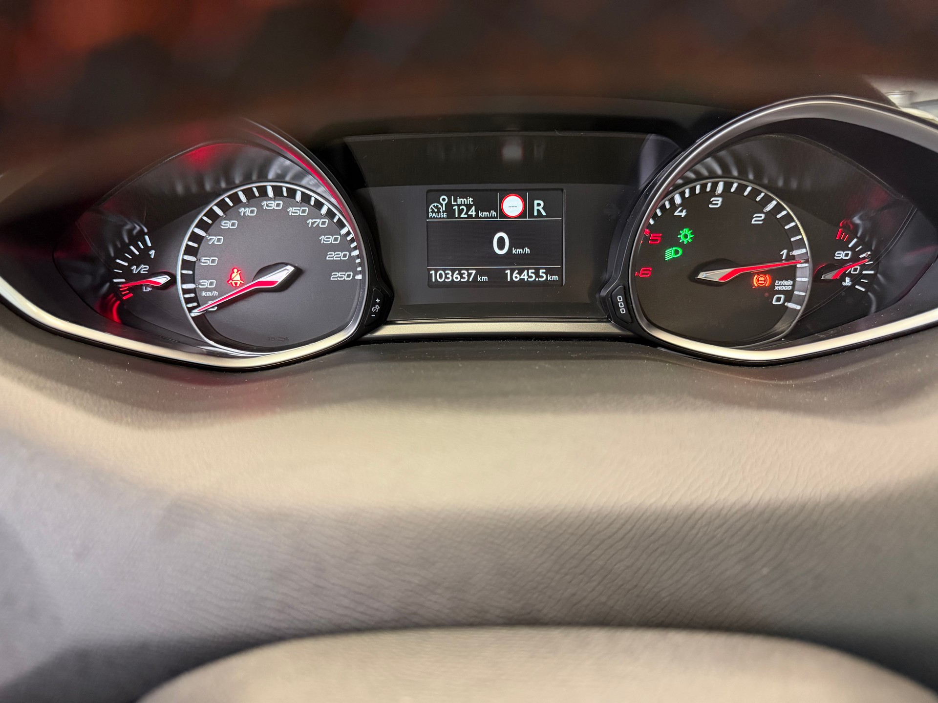 PEUGEOT 308 1.5 BlueHDI GT Line EAT8-image-15