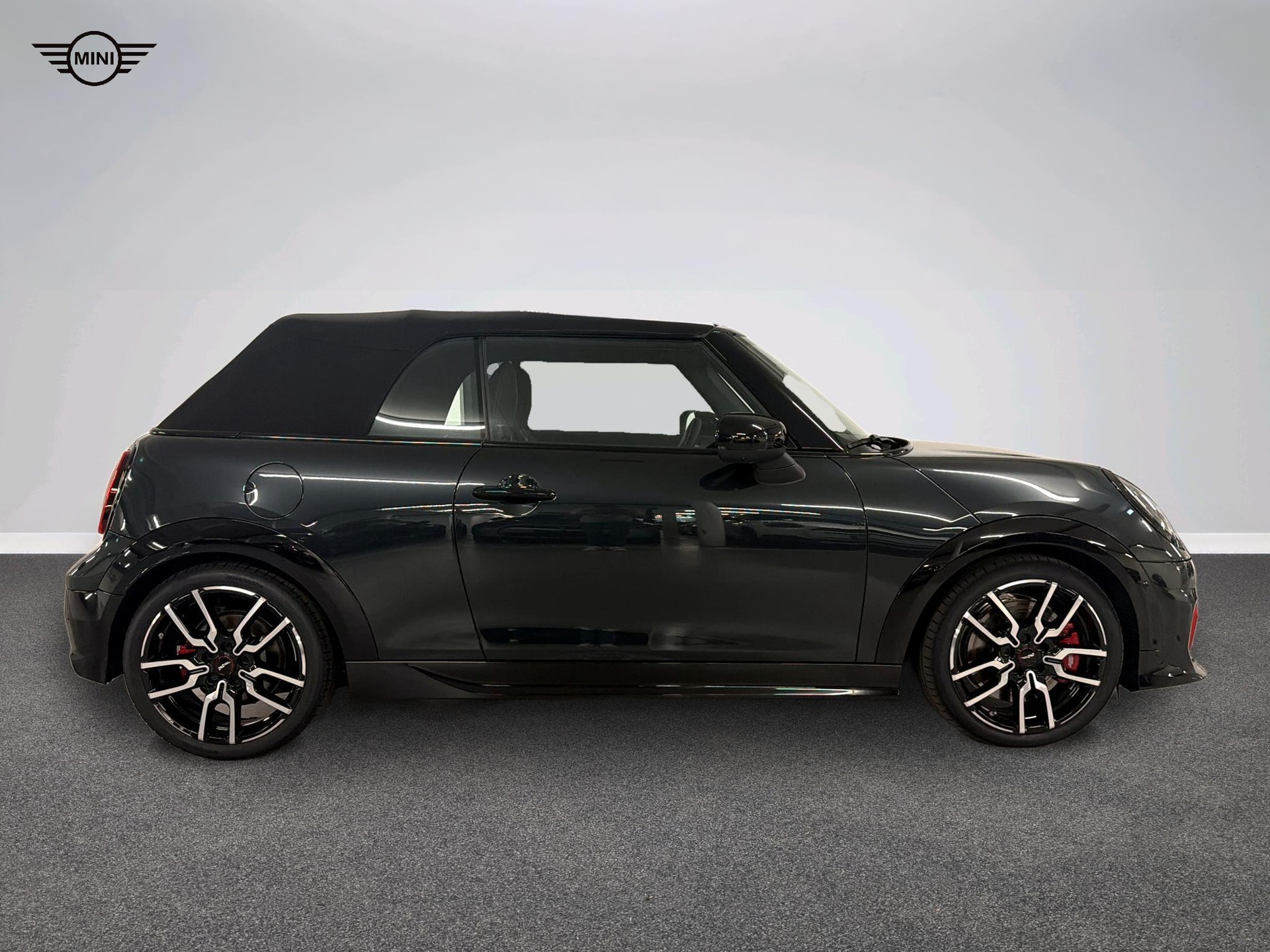 MINI John Cooper Works Cabrio-image-1