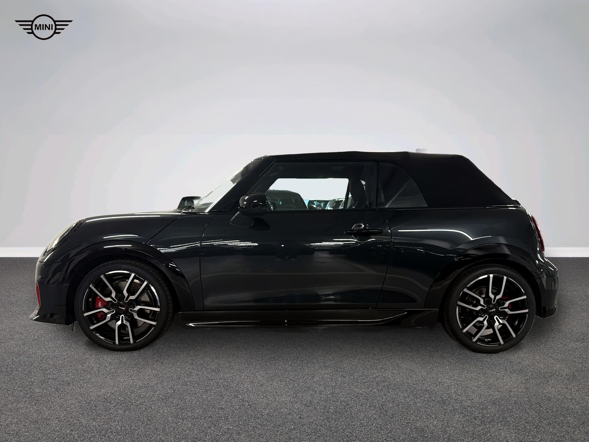 MINI John Cooper Works Cabrio-image-2