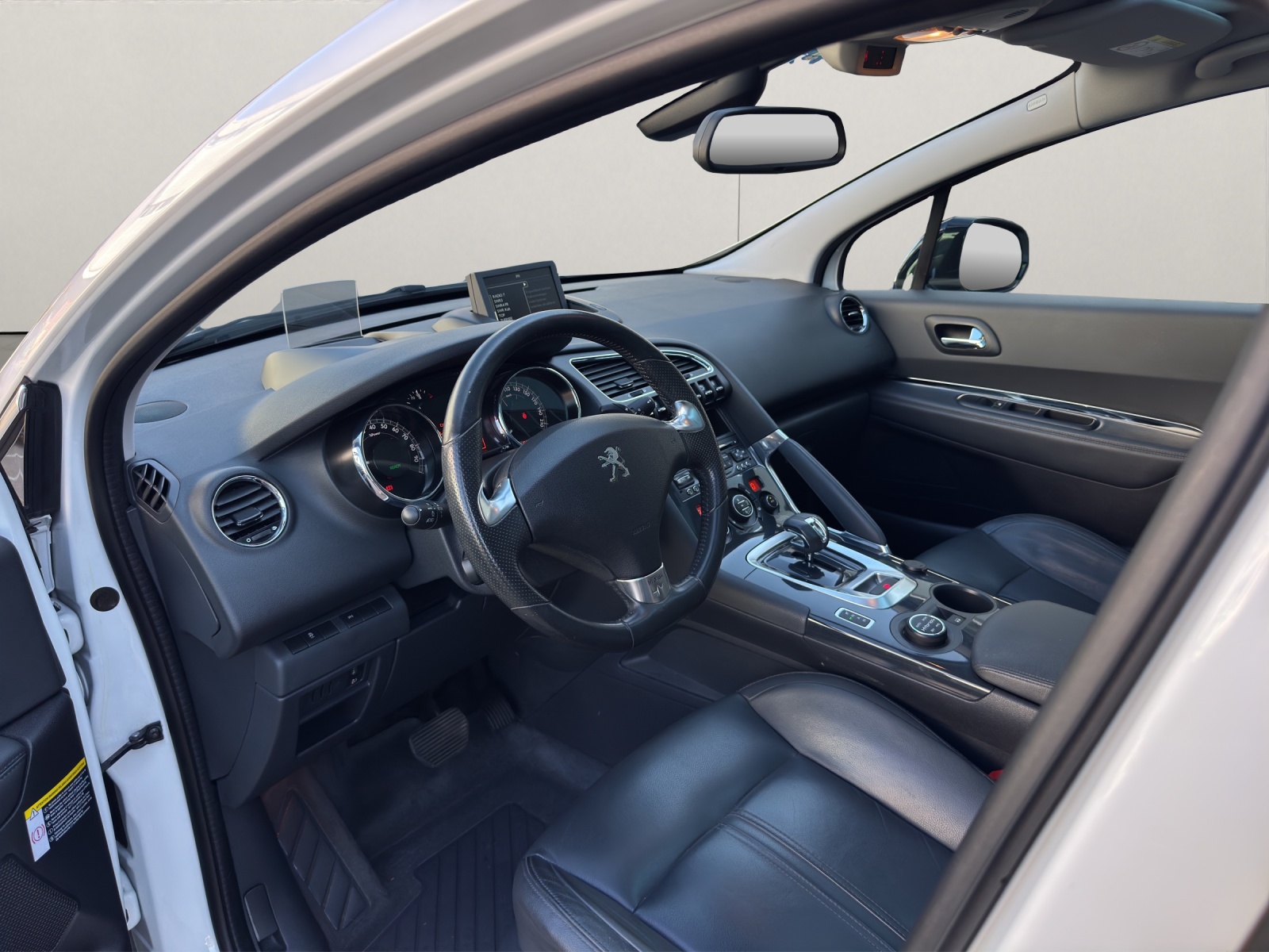 PEUGEOT 3008 HYbrid4 2.0 HDI ETG6-image-8
