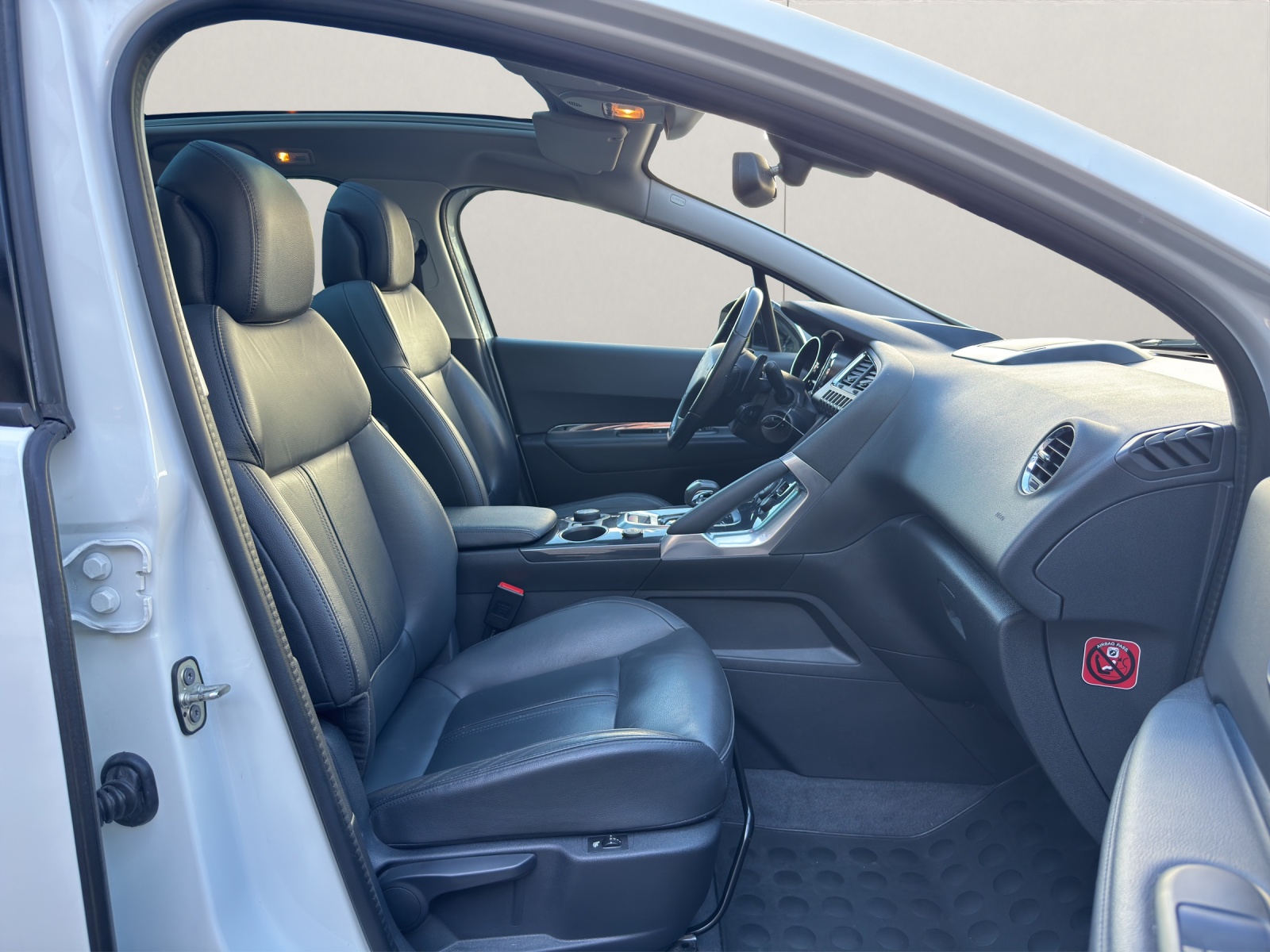 PEUGEOT 3008 HYbrid4 2.0 HDI ETG6-image-11