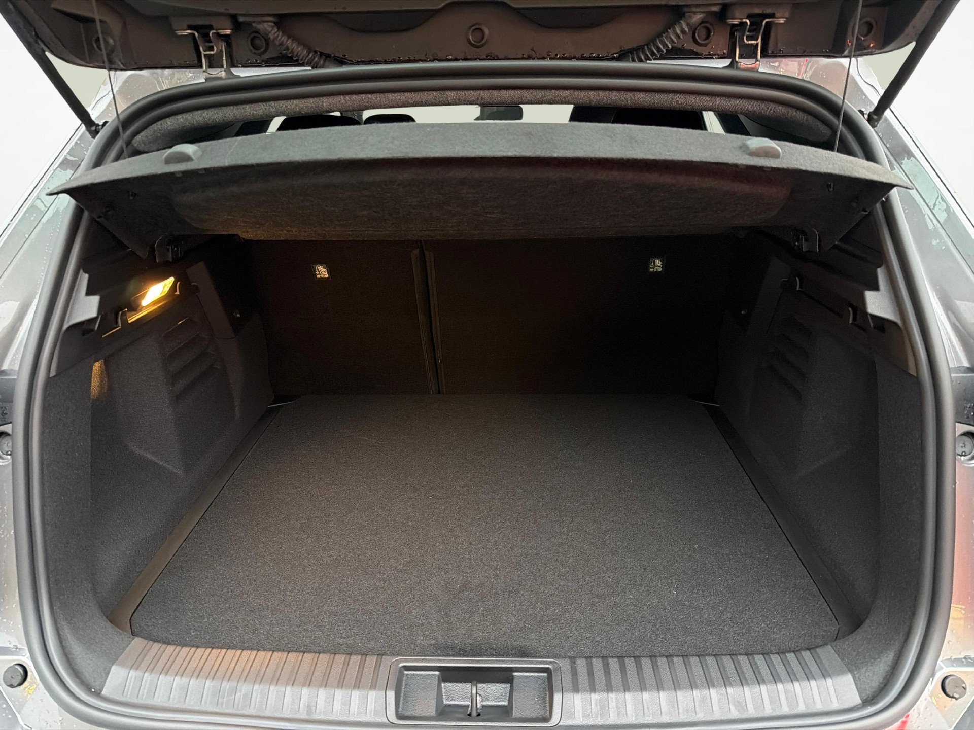 MITSUBISHI Grandis 1.8 HEV Invite+-image-13