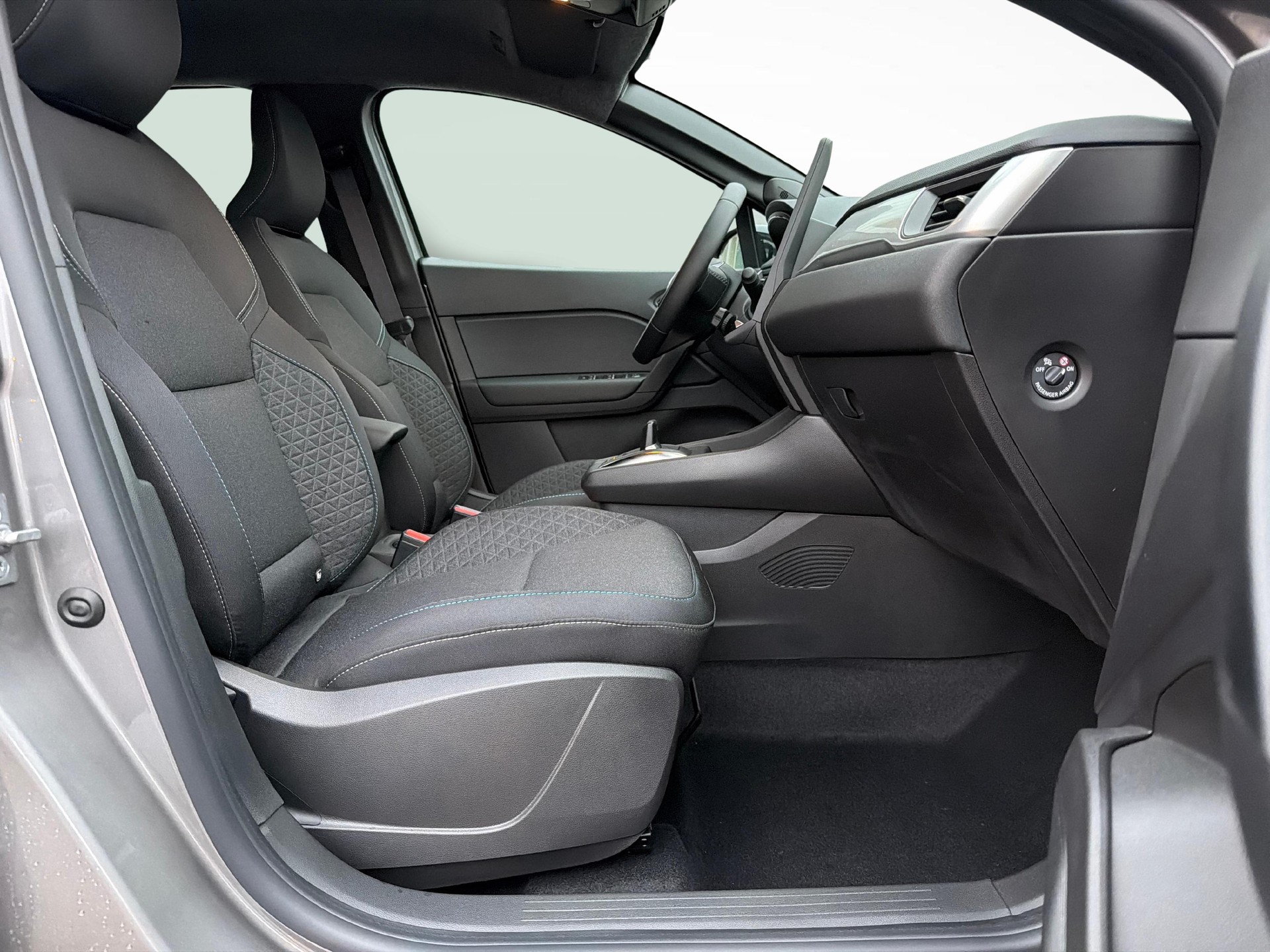 MITSUBISHI Grandis 1.8 HEV Invite+-image-4