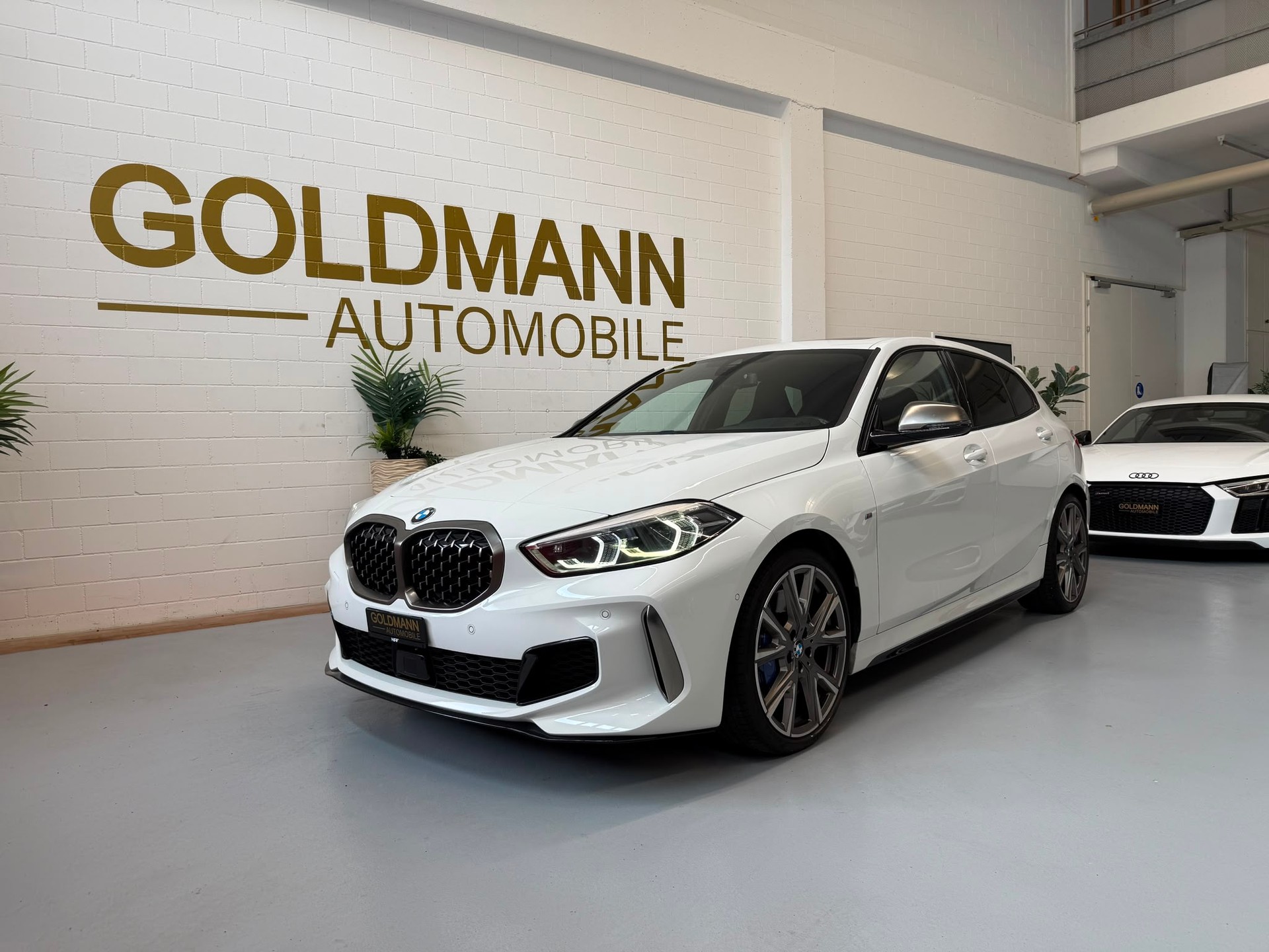 BMW M135i xDrive Steptronic-image-0