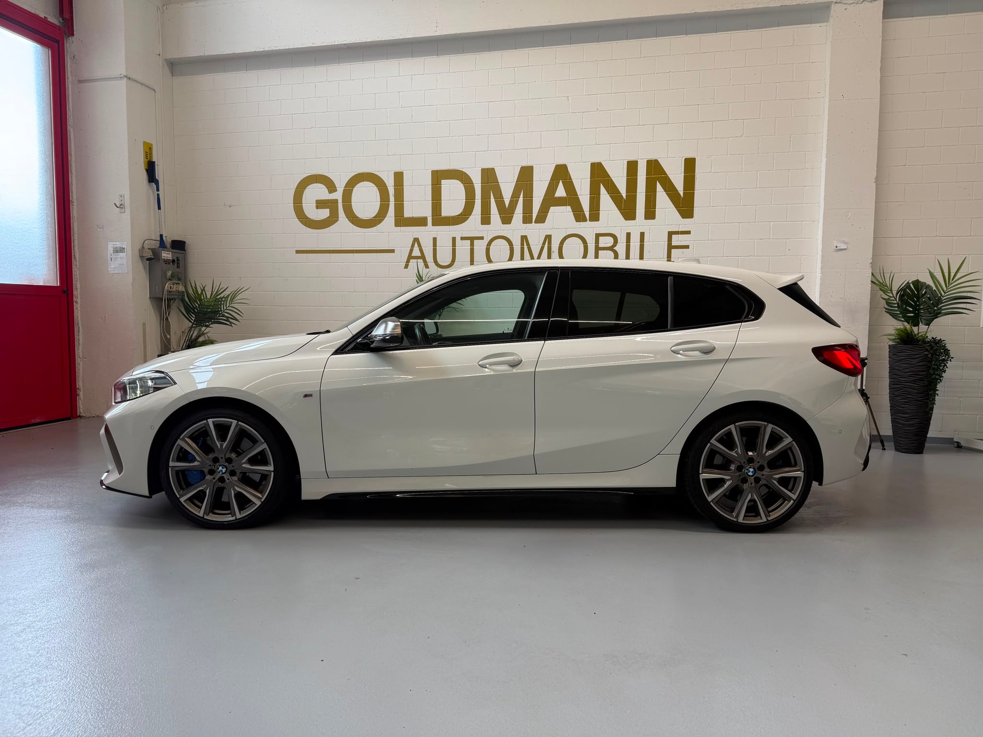 BMW M135i xDrive Steptronic-image-16