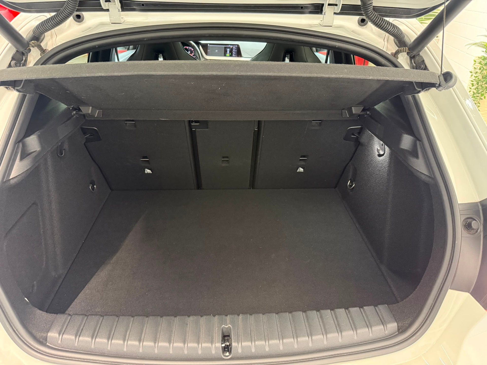 BMW M135i xDrive Steptronic-image-18