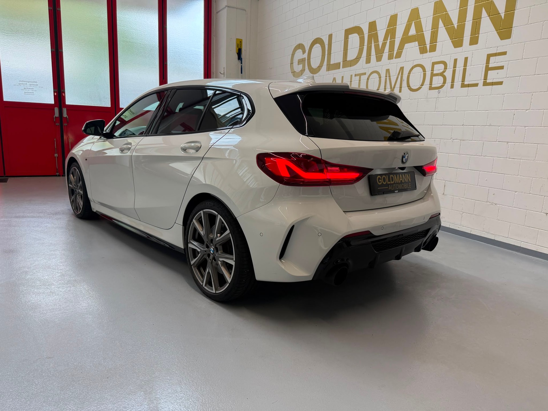 BMW M135i xDrive Steptronic-image-2