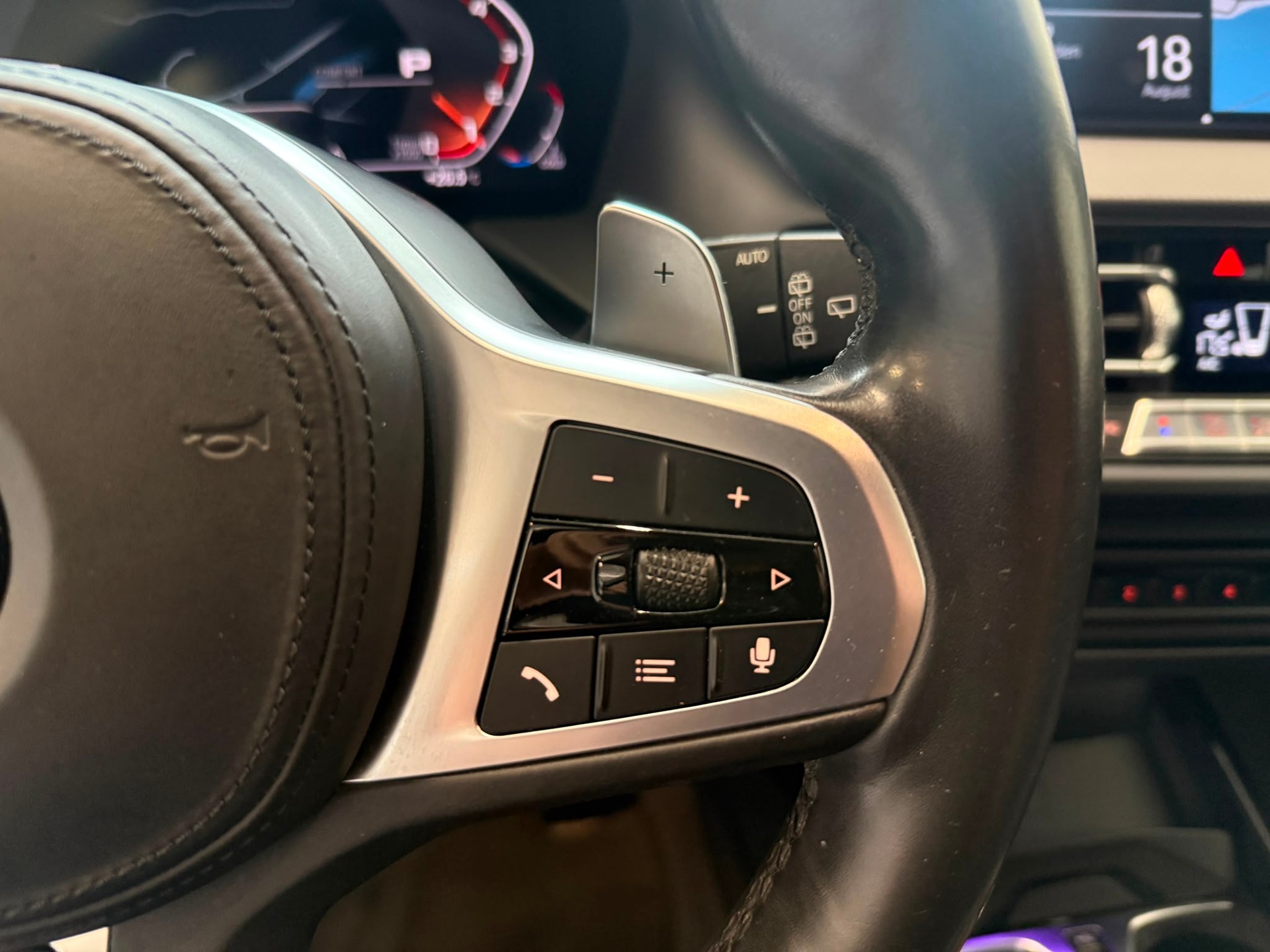BMW M135i xDrive Steptronic-image-11