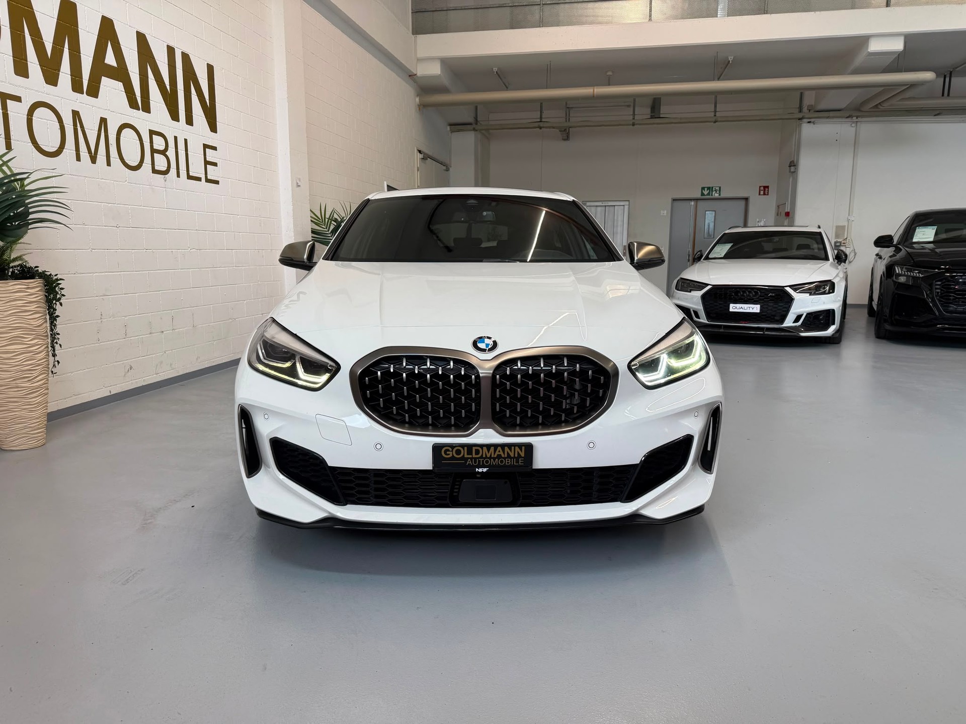 BMW M135i xDrive Steptronic-image-5