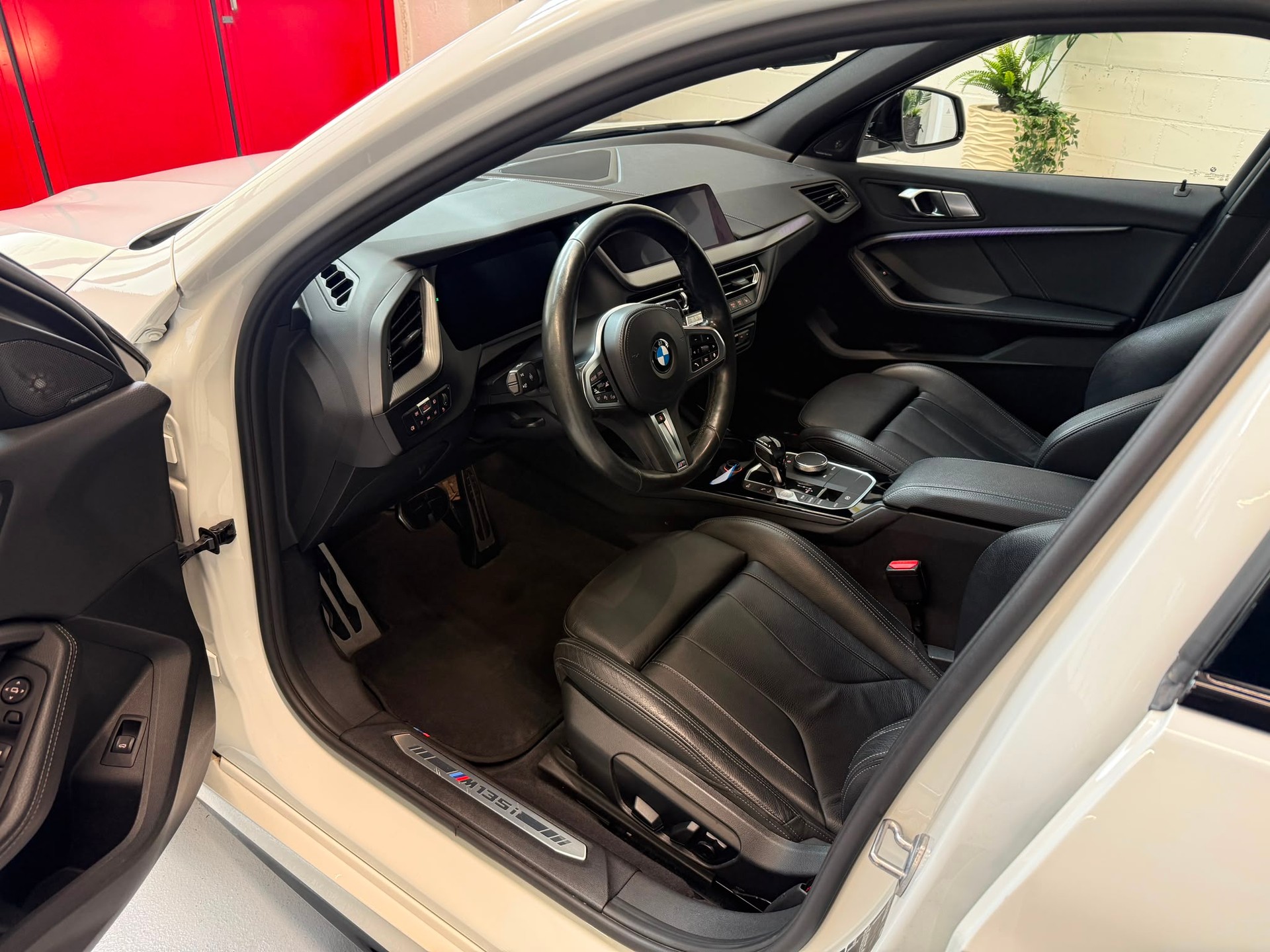 BMW M135i xDrive Steptronic-image-6