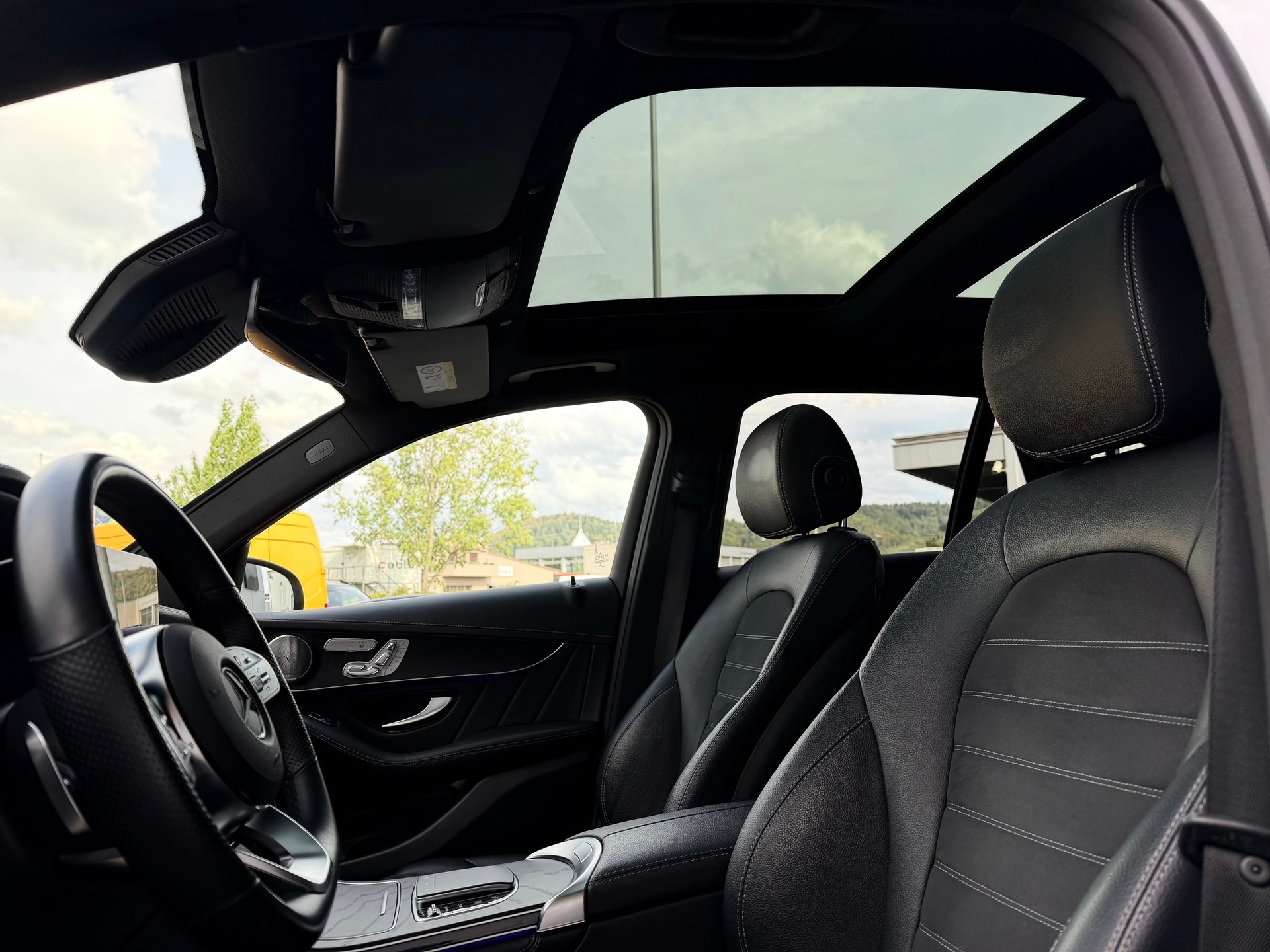 MERCEDES-BENZ GLC 300 d AMG Line 4Matic 9G-Tronic-image-4