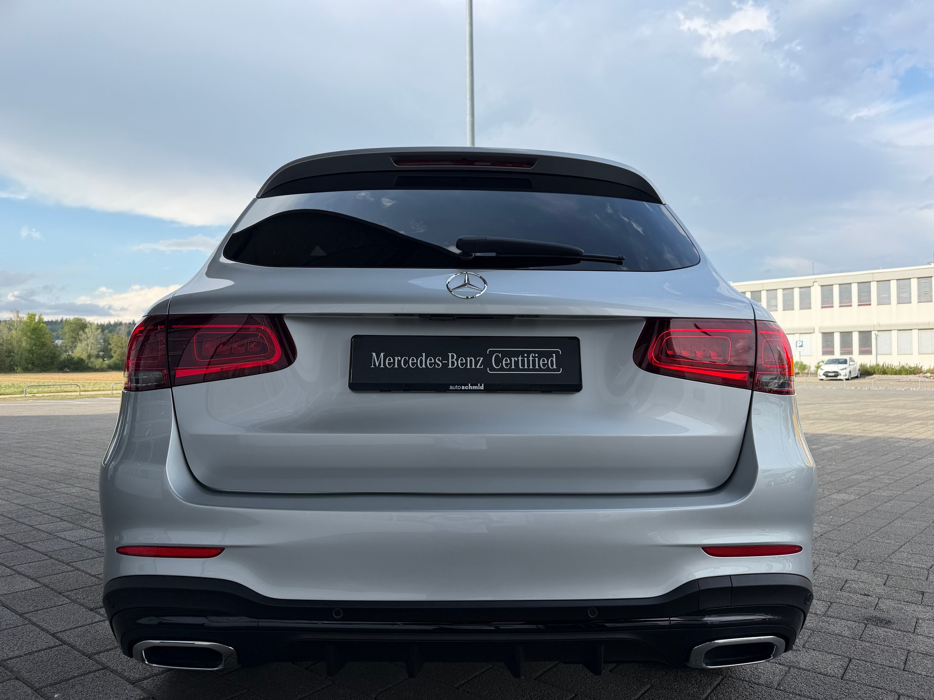 MERCEDES-BENZ GLC 300 d AMG Line 4Matic 9G-Tronic-image-2
