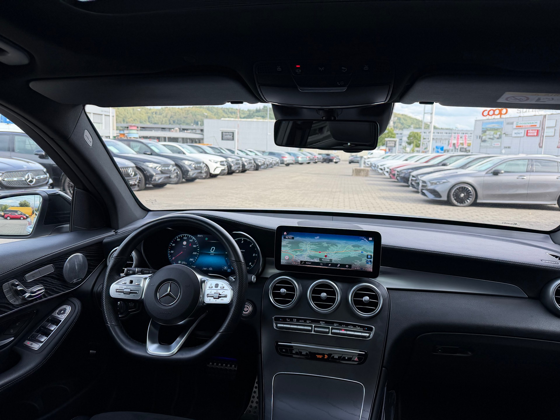 MERCEDES-BENZ GLC 300 d AMG Line 4Matic 9G-Tronic-image-5