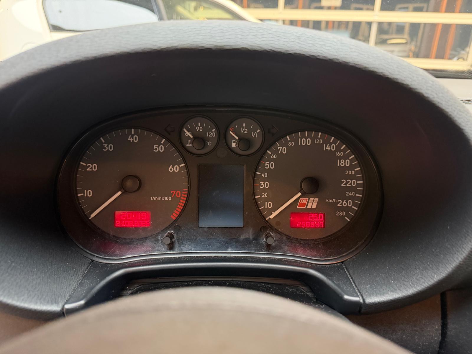 AUDI S3 1.8 20V Turbo 210 quattro-image-16