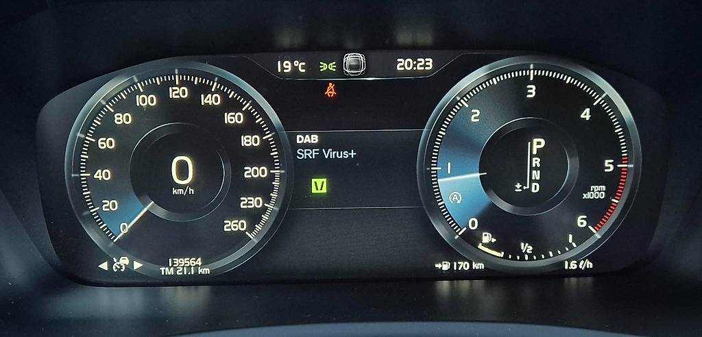 VOLVO XC90-image-1