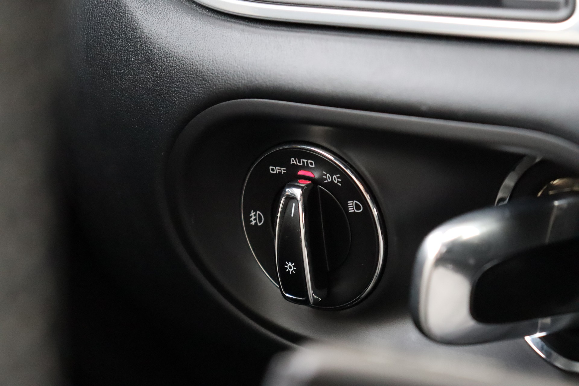 PORSCHE Macan Turbo PDK-image-12