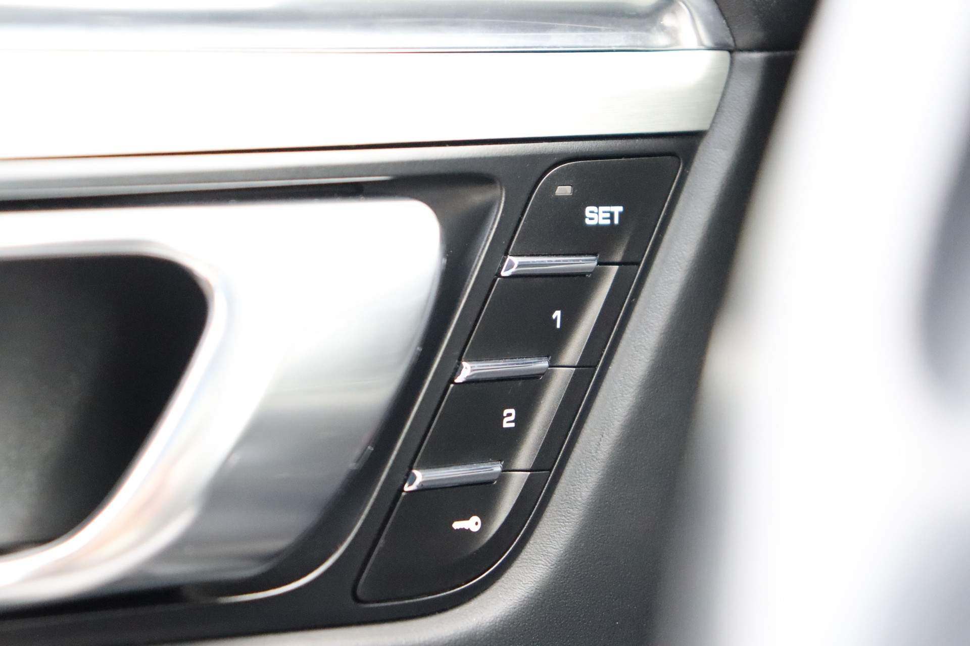PORSCHE Macan Turbo PDK-image-13