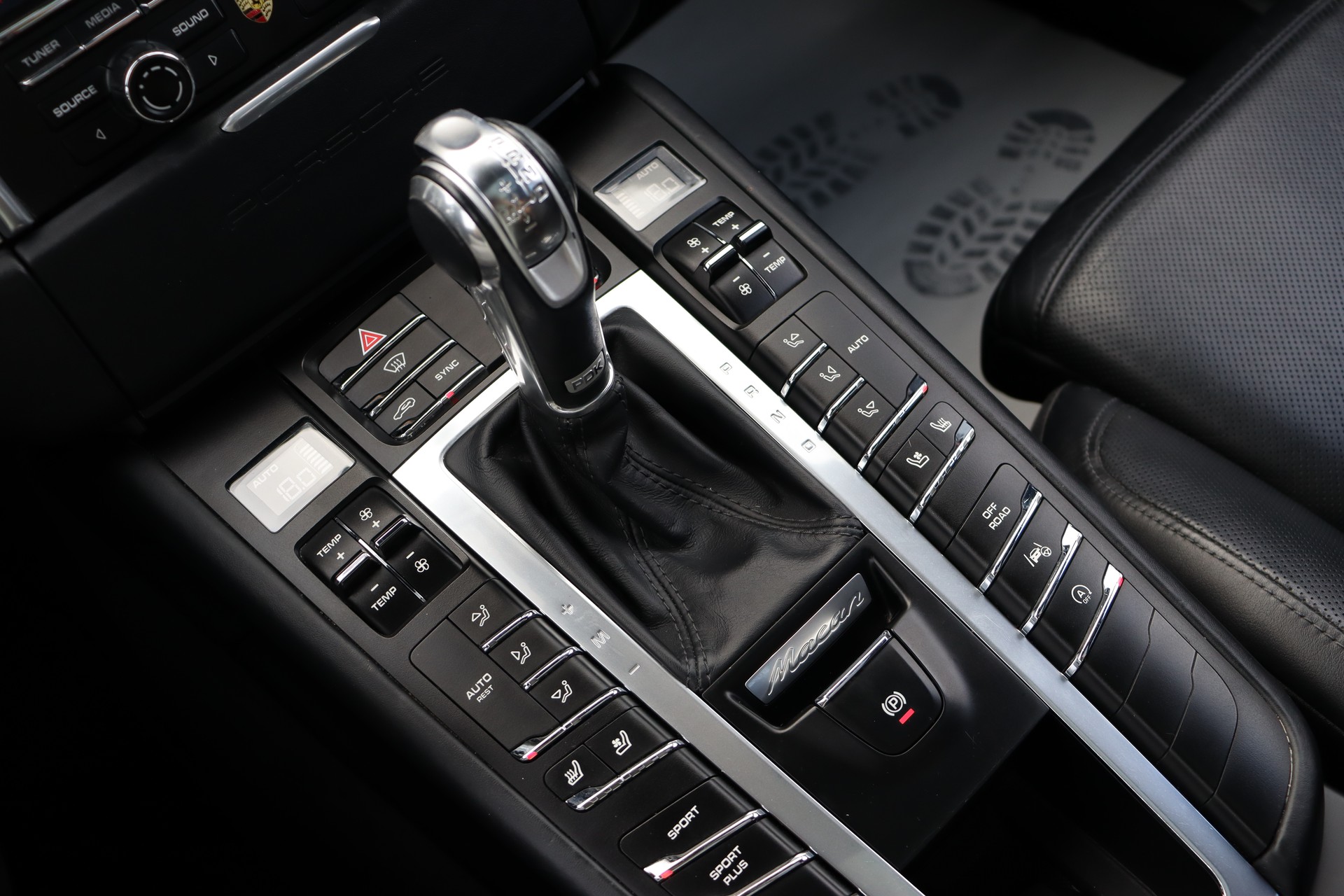 PORSCHE Macan Turbo PDK-image-16