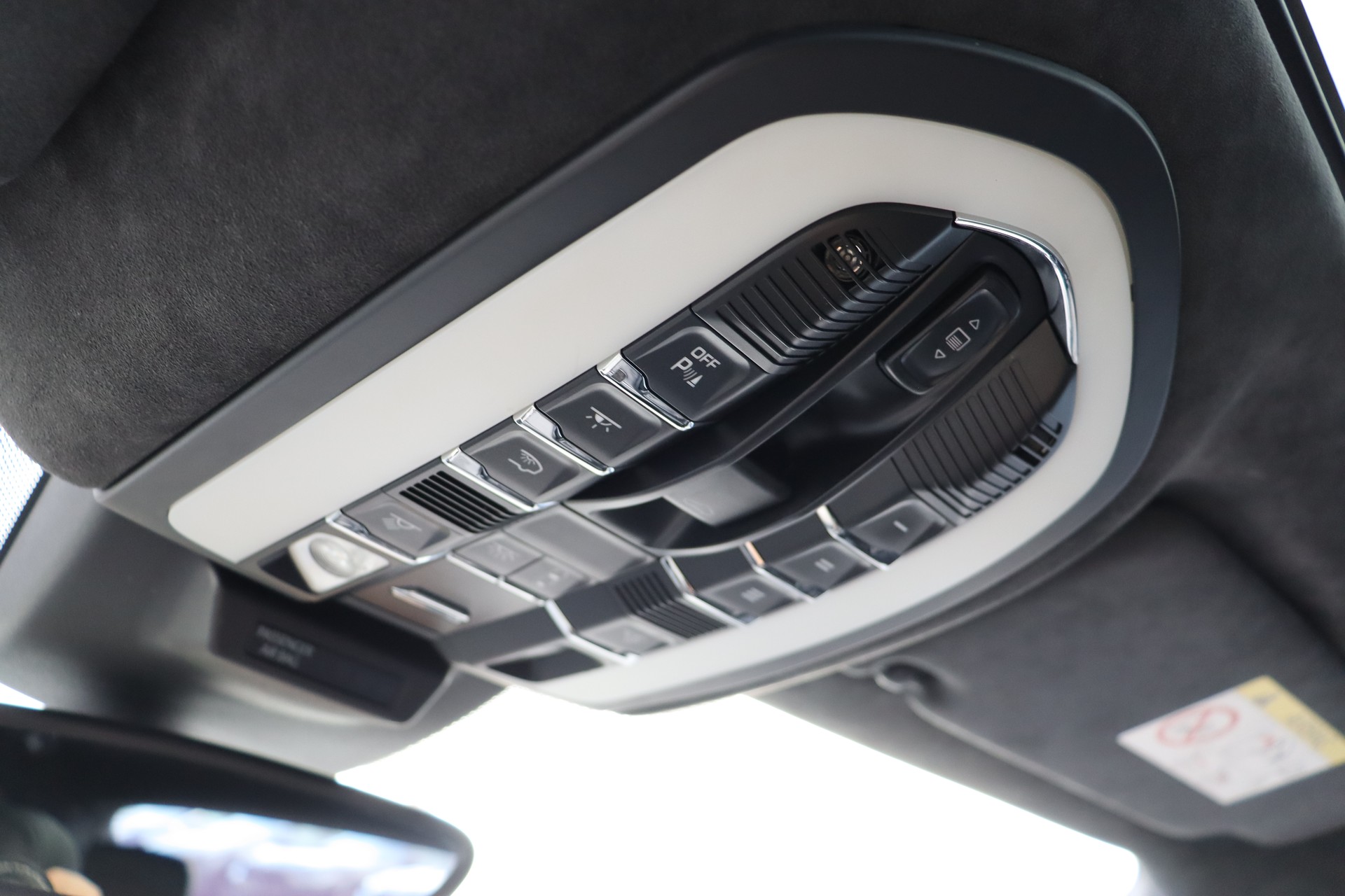 PORSCHE Macan Turbo PDK-image-22
