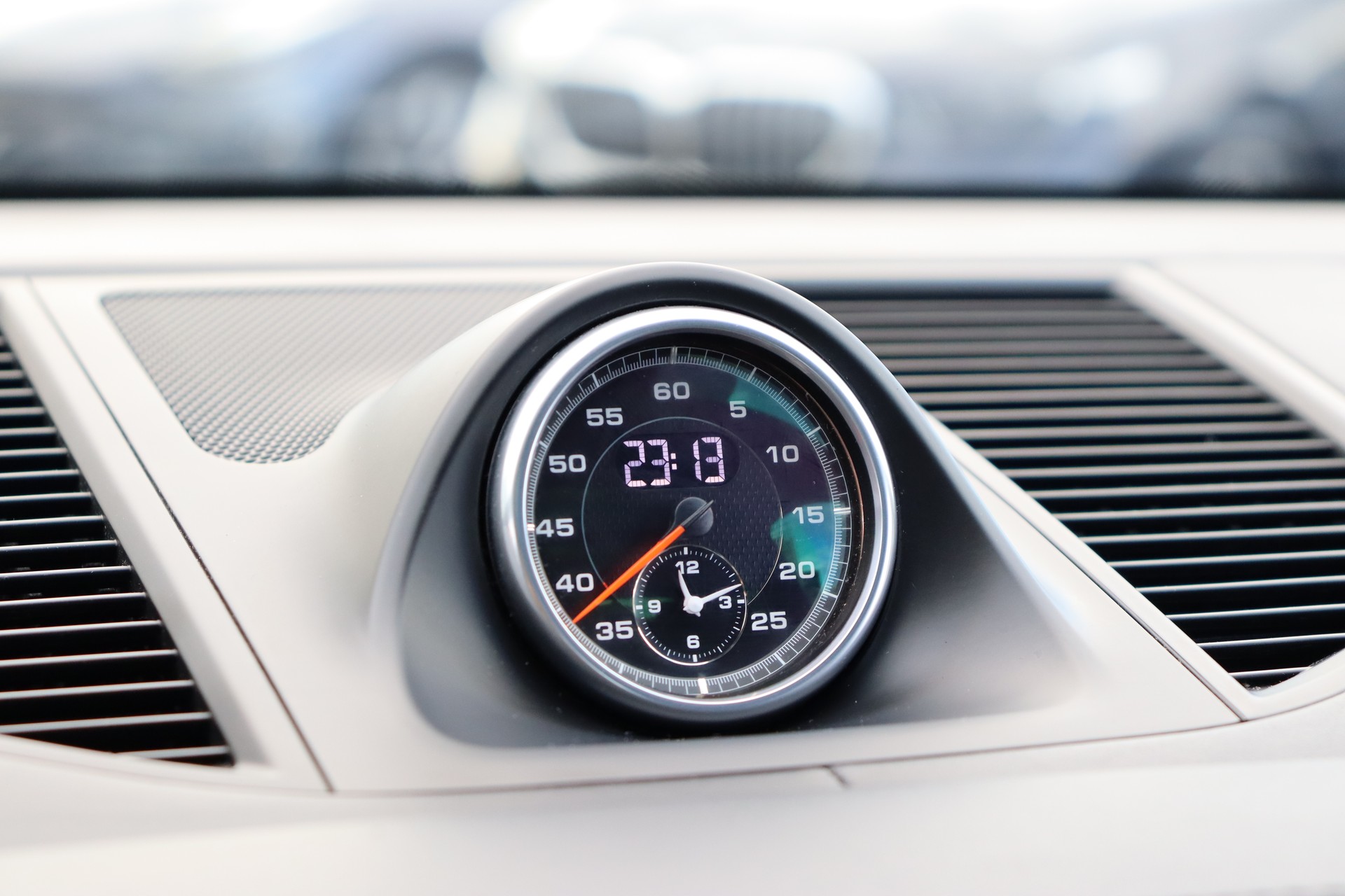 PORSCHE Macan Turbo PDK-image-15