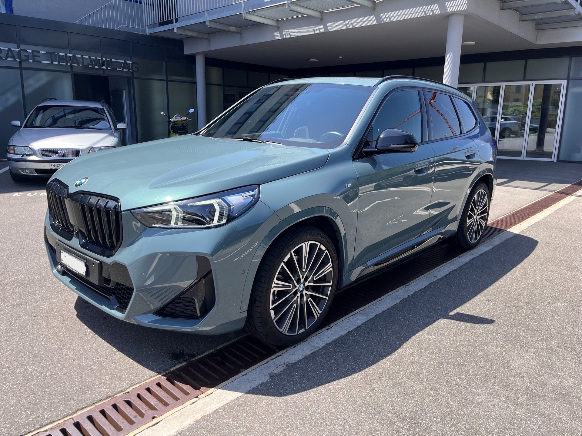 BMW 23i xDrive-image-0