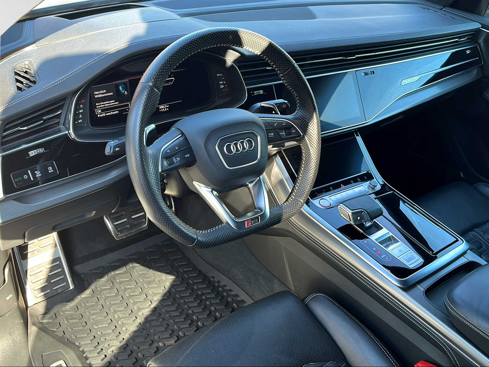 AUDI RS Q8 4.0 V8 TFSI quattro T-Tronic-image-10