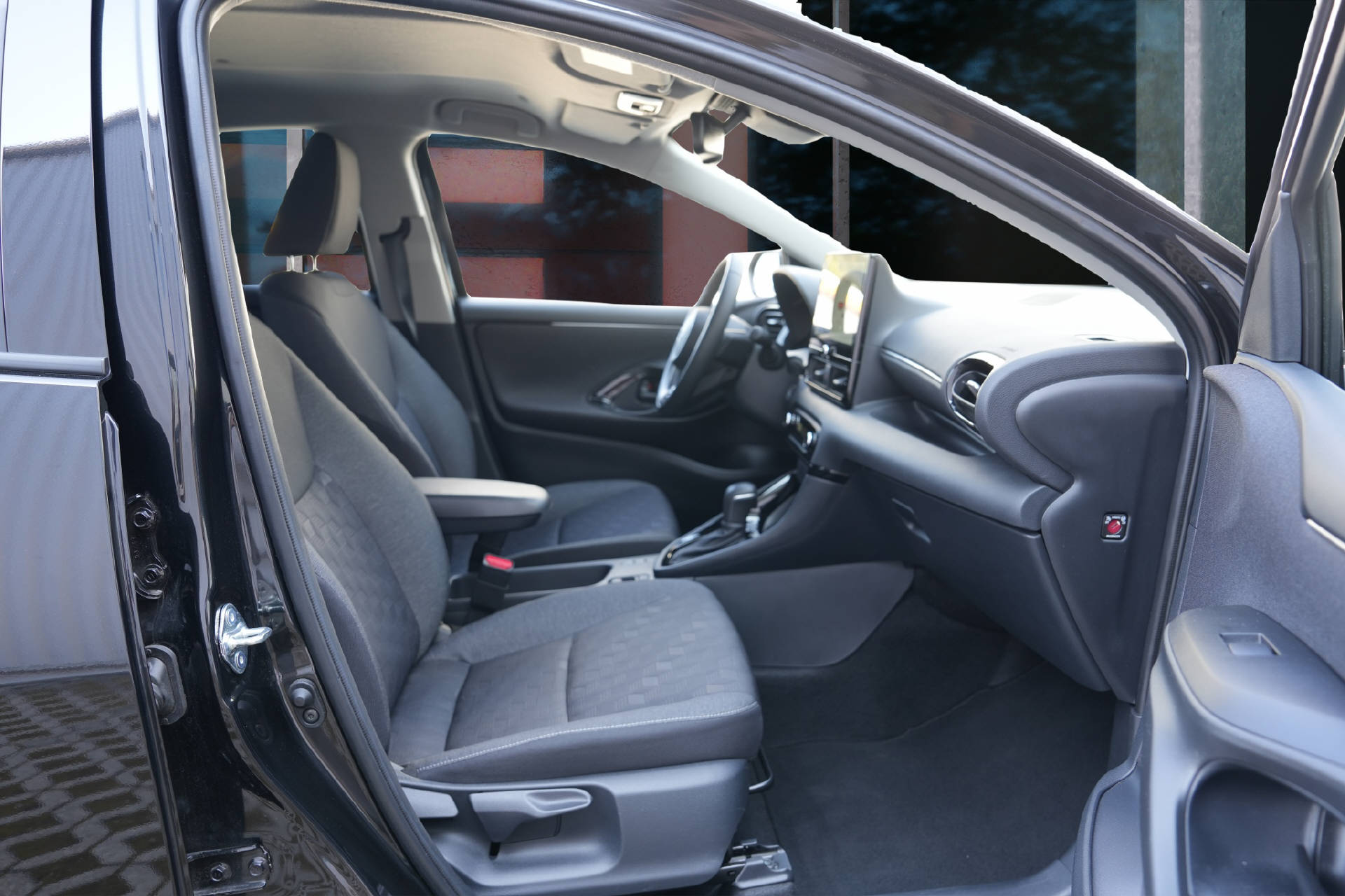 TOYOTA Yaris 1.5 VVT-i HSD Trend Plus-image-8